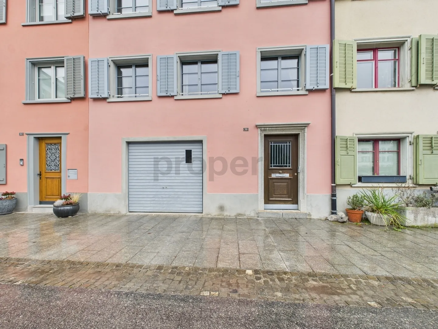 Bellissima casa a schiera di 5,5 stanze con vista sulle montagne a Glarus - Foto 1 di 13