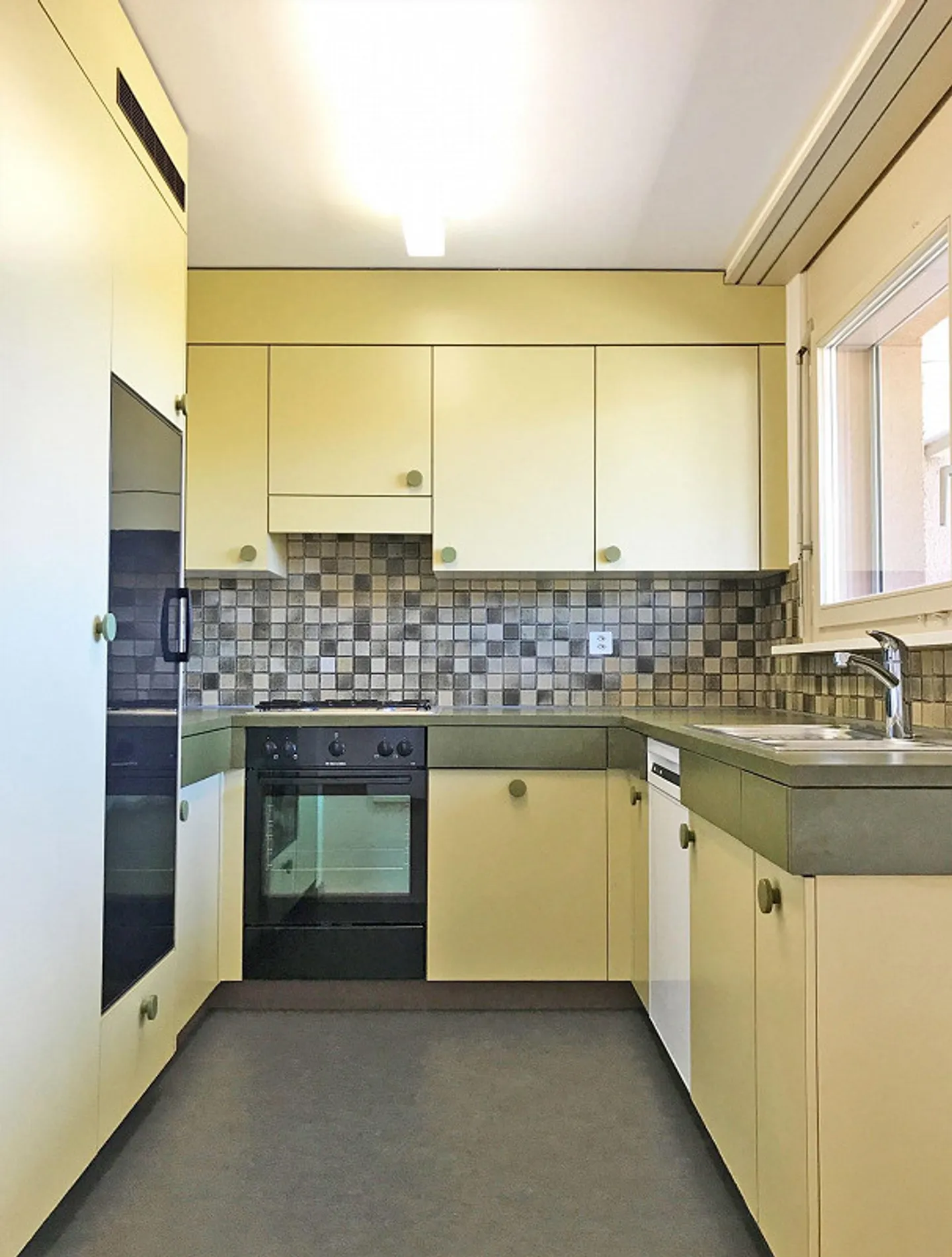 Appartamento luminoso 2.5 locali - Foto 3 di 6