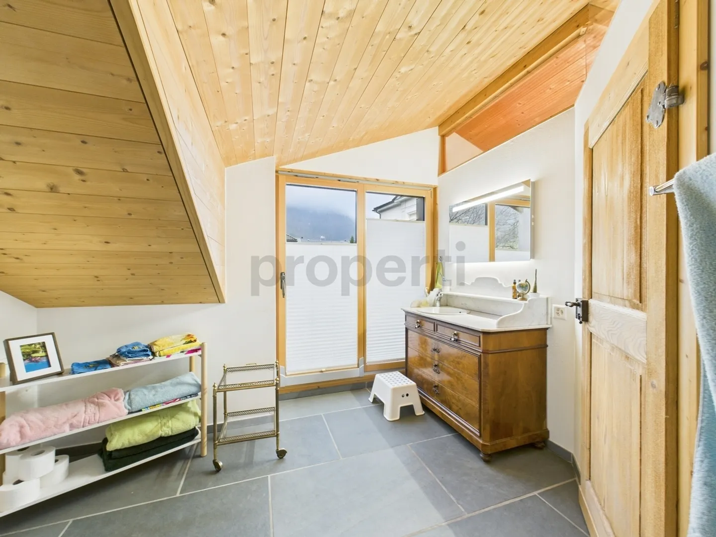 Bellissima casa a schiera di 5,5 stanze con vista sulle montagne a Glarus - Foto 9 di 13