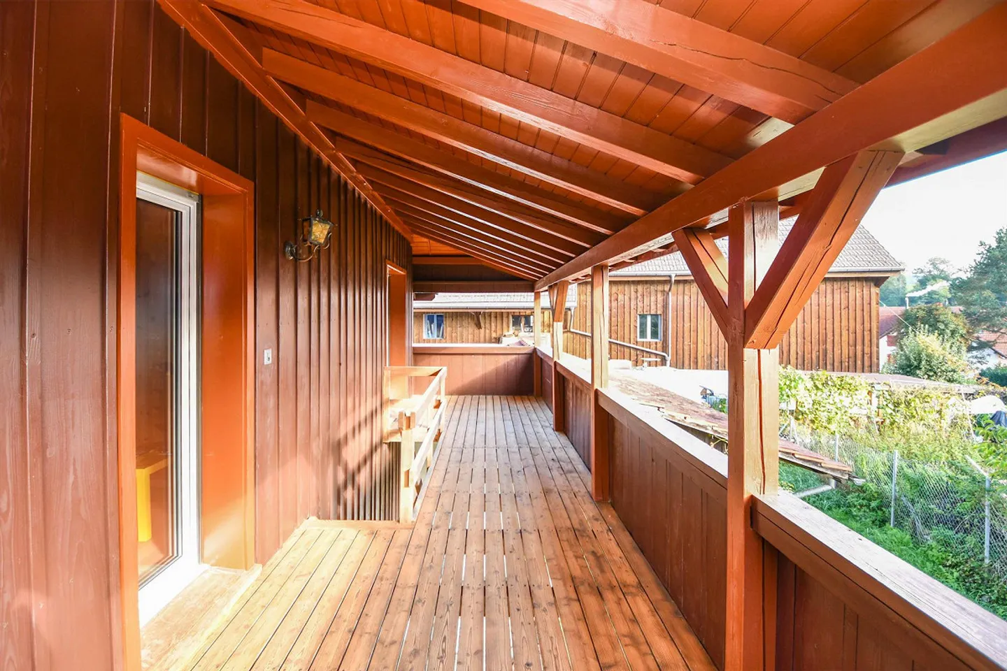 Sezione di casa rustico-moderna con grande giardino e fascino - Foto 8 di 10