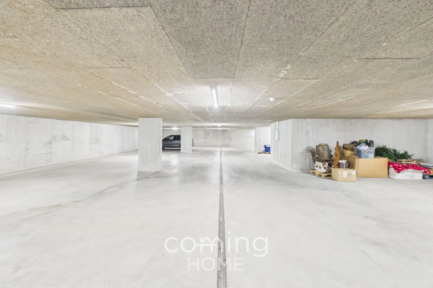 Spazio di stoccaggio e parcheggio versatile - Foto 4 di 17