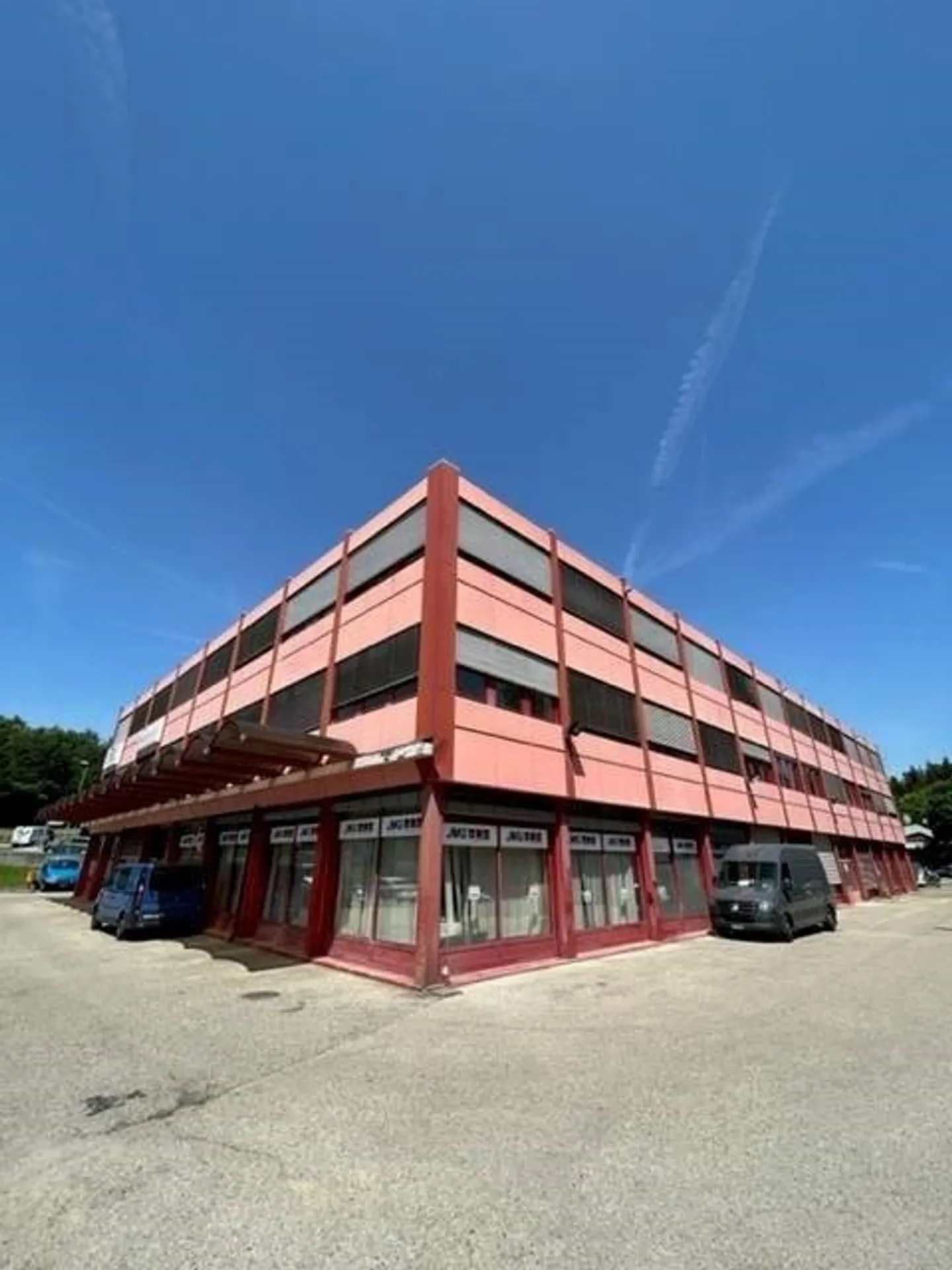 Your new offices close to the highway! - Photo 1 of 11