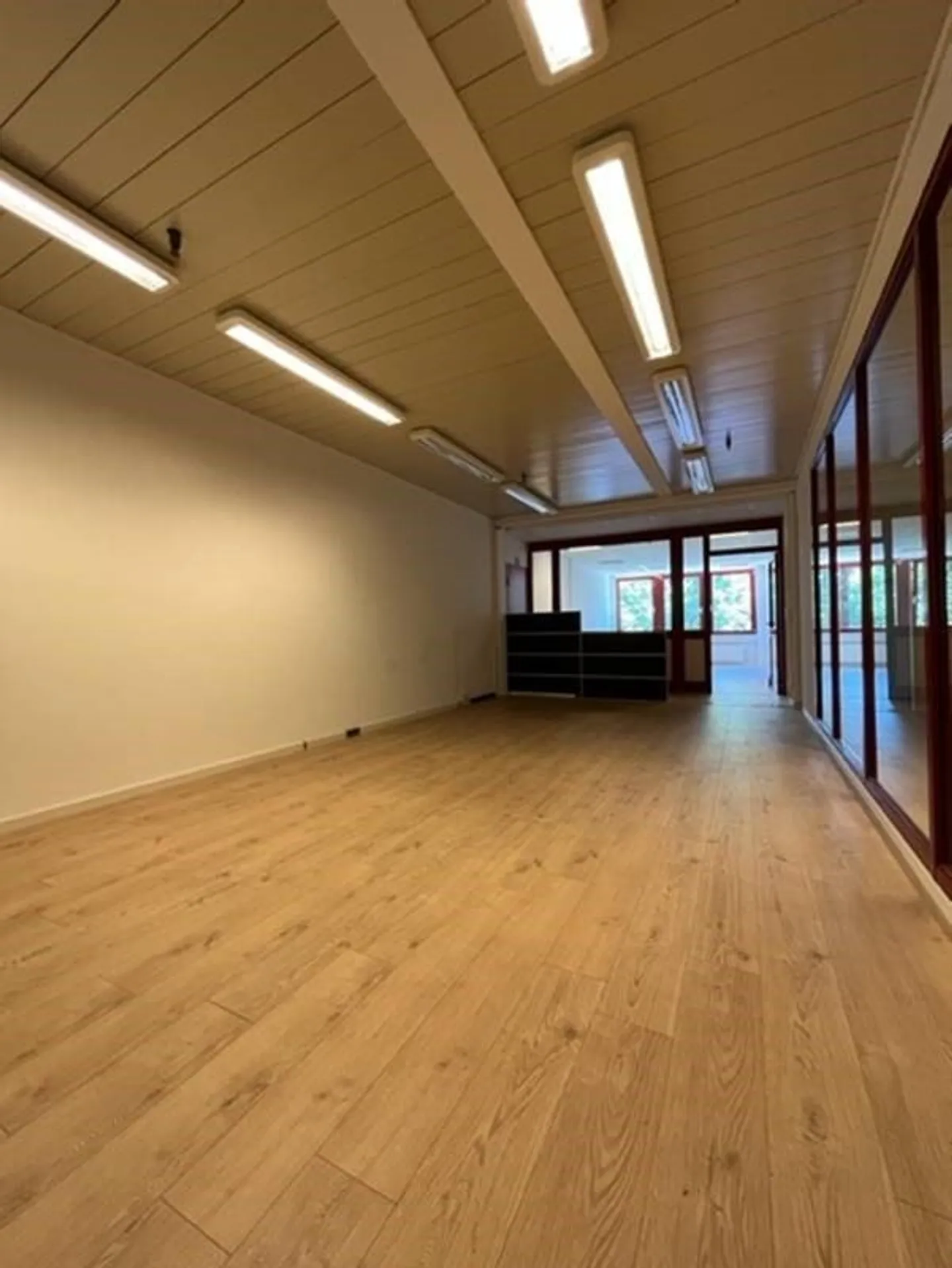 Your new offices close to the highway! - Photo 6 of 11