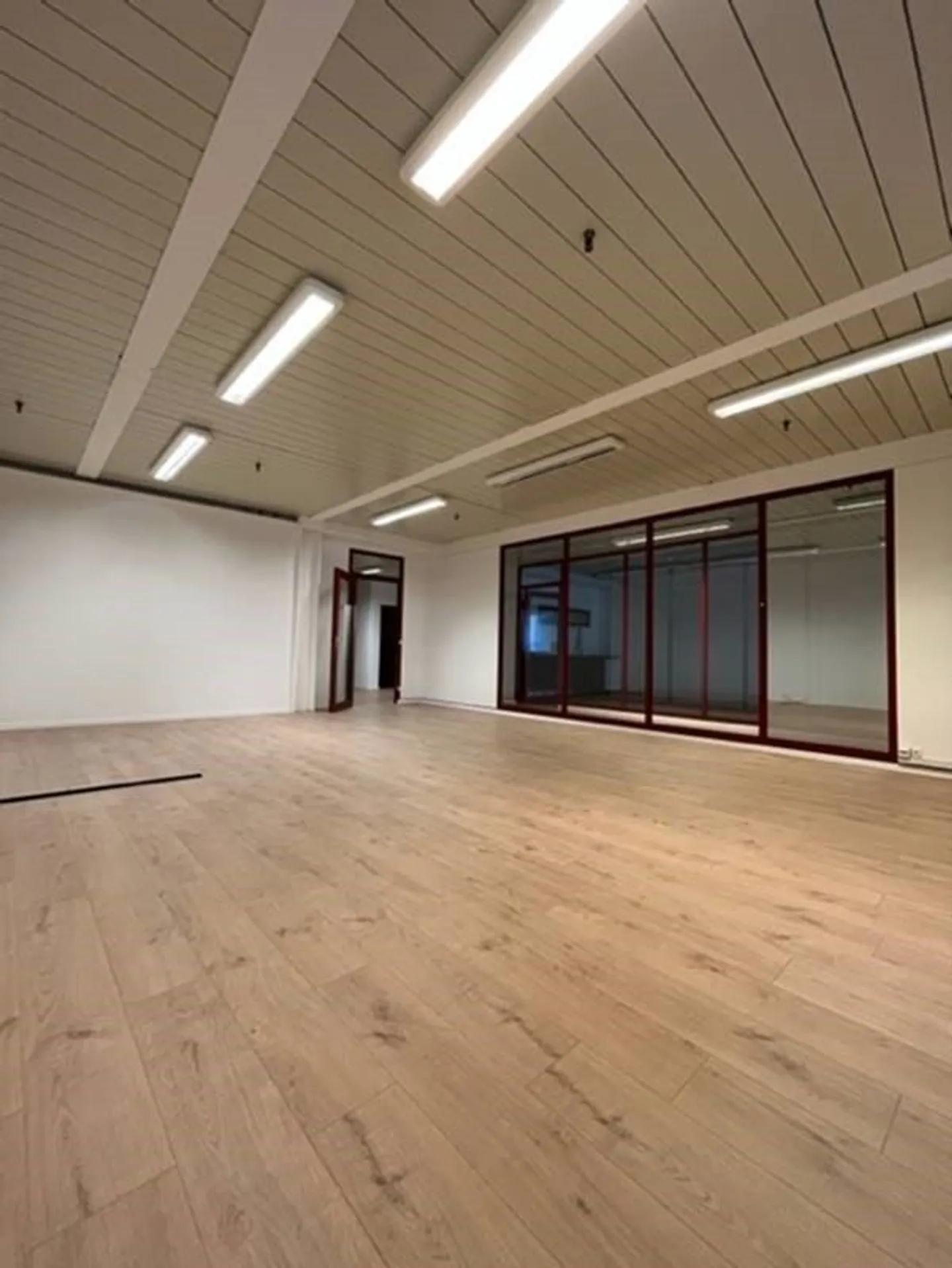 Your new offices close to the highway! - Photo 7 of 11