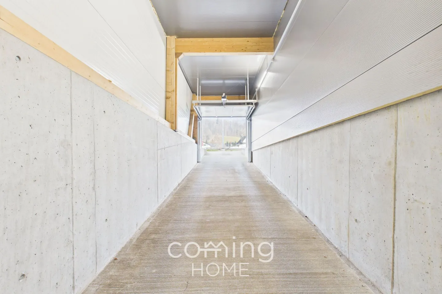 Spazio di stoccaggio e parcheggio versatile - Foto 10 di 17