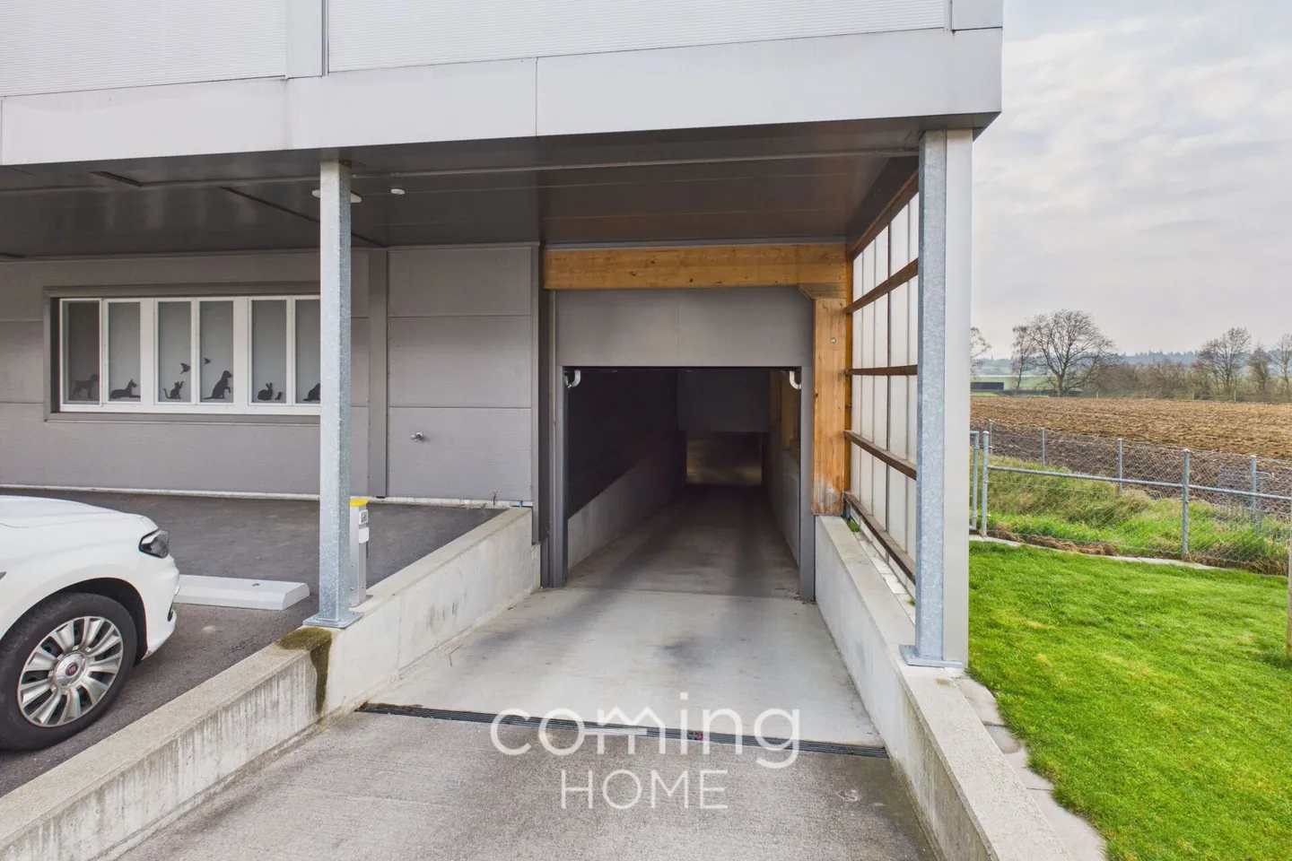 Spazio di stoccaggio e parcheggio versatile - Foto 12 di 17