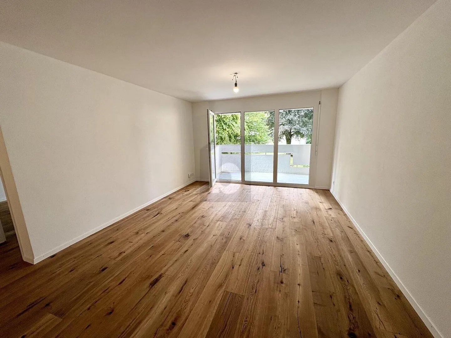 FRESHLY RENOVATED, WITH A VIEW INTO THE GREEN - Photo 2 of 6