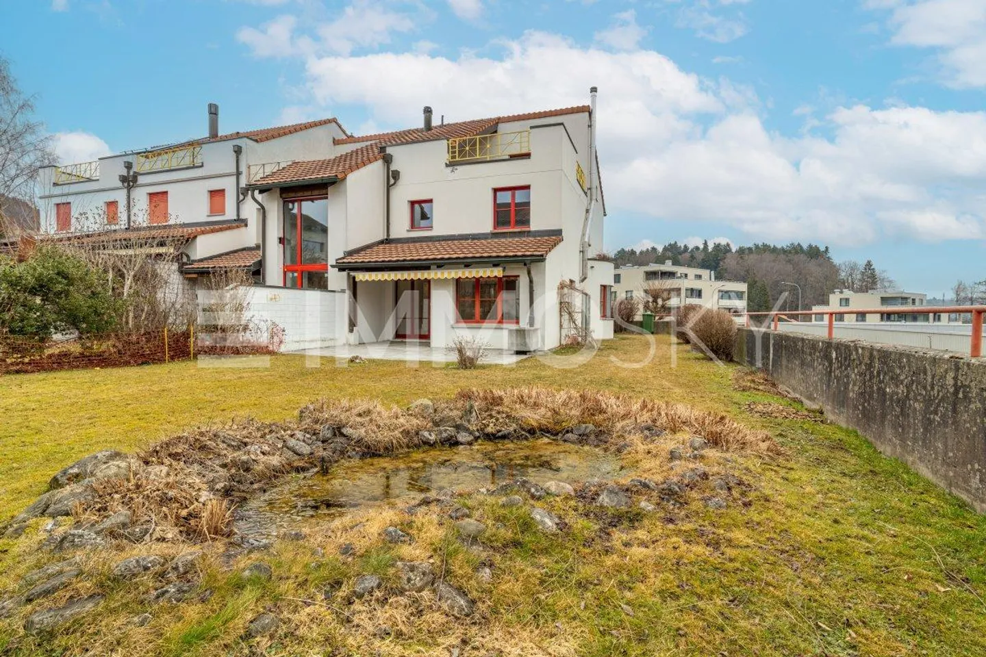 *RÉSERVÉ* - Maison de coin familiale recherche une nouvelle vie - Photo 1 sur 5