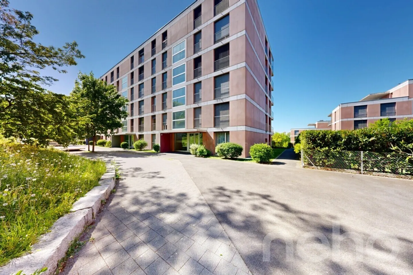 Appartement avec Jardin Privatif - Photo 3 sur 12