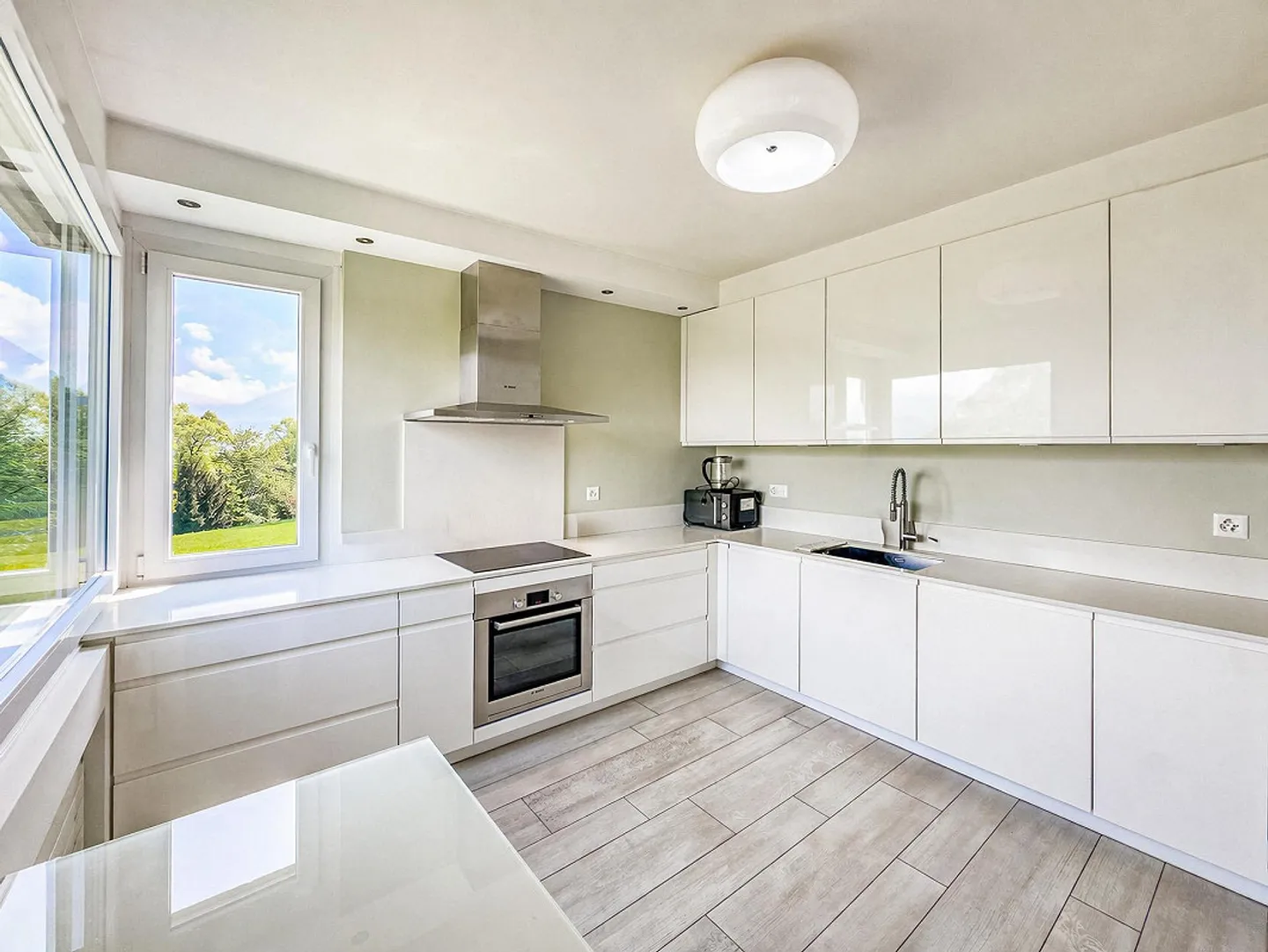 Appartement spacieux avec un aperçu du lac à Carona - Photo 3 sur 13