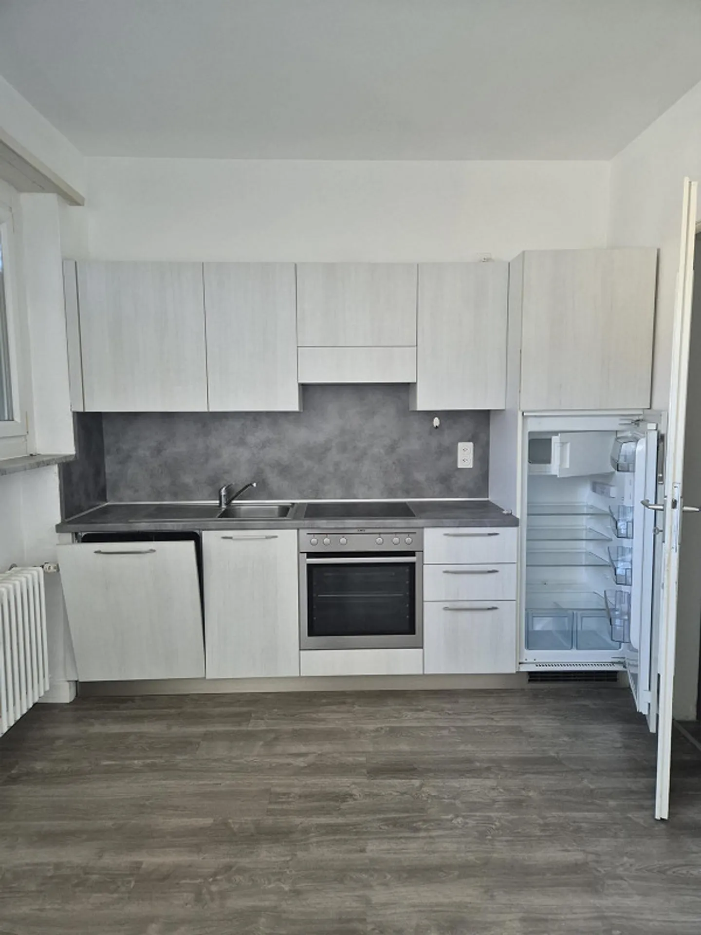 APPARTEMENT À BALERNA - Photo 2 sur 23