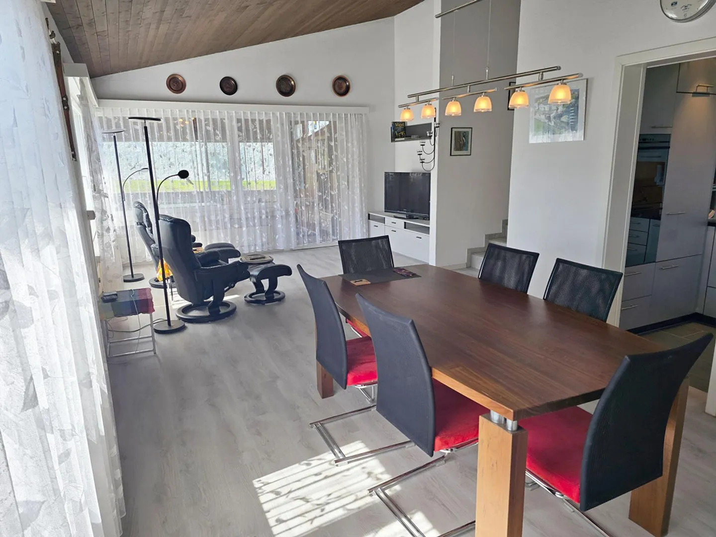 Well-maintained 5.5-room single-family house quietly located at the vineyard - Photo 4 of 11