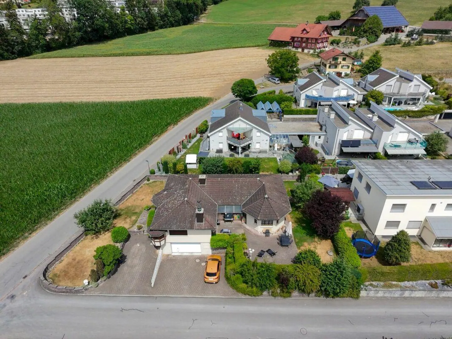 Original 5.5-Room House with Various Possibilities (Sale by Bidding Procedure) - Photo 4 of 12