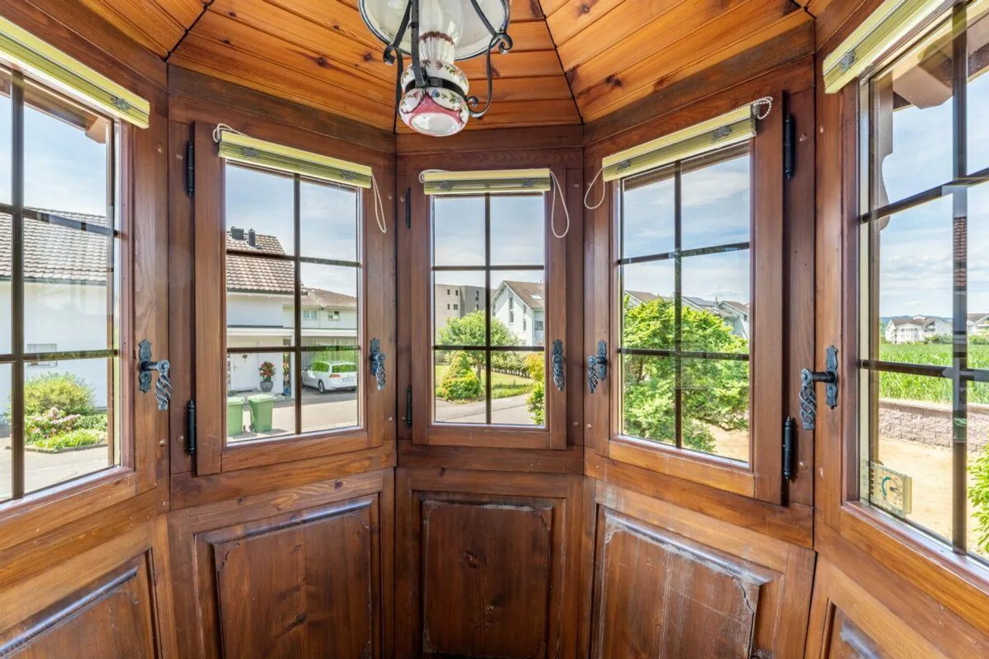 Original 5.5-Room House with Various Possibilities (Sale by Bidding Procedure) - Photo 7 of 12