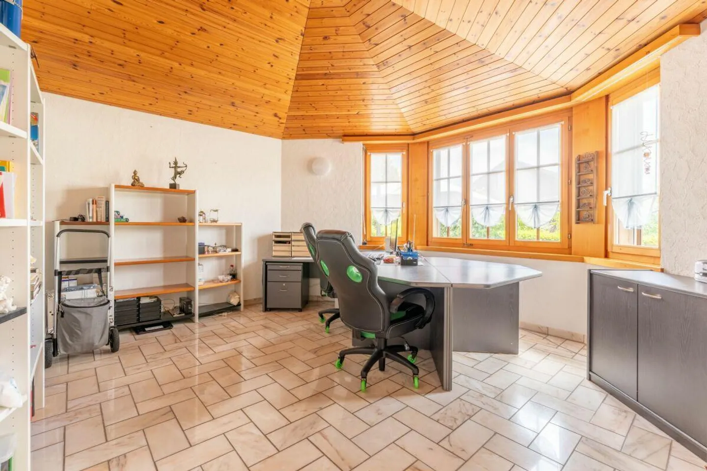 Original 5.5-Room House with Various Possibilities (Sale by Bidding Procedure) - Photo 10 of 12