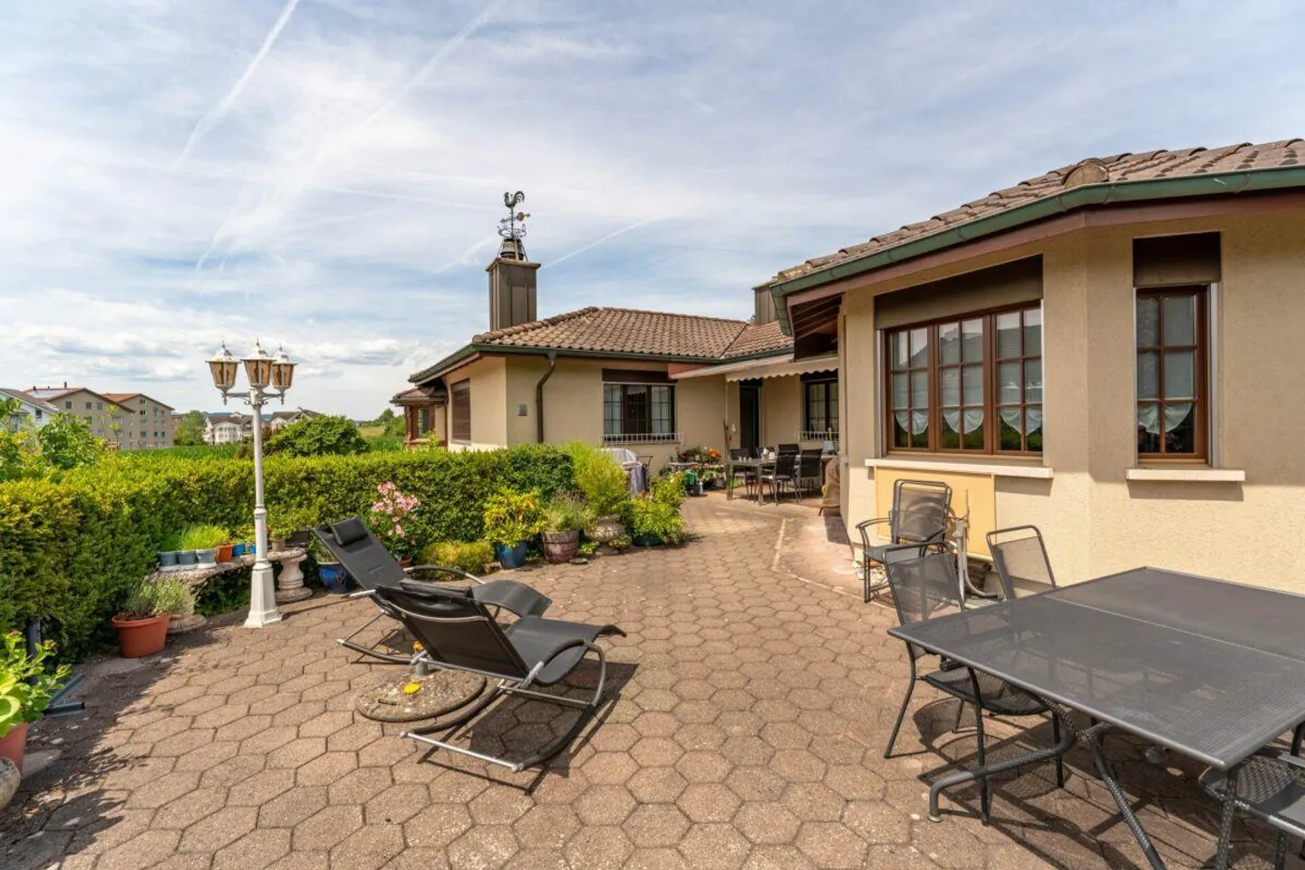 Original 5.5-Room House with Various Possibilities (Sale by Bidding Procedure) - Photo 1 of 12