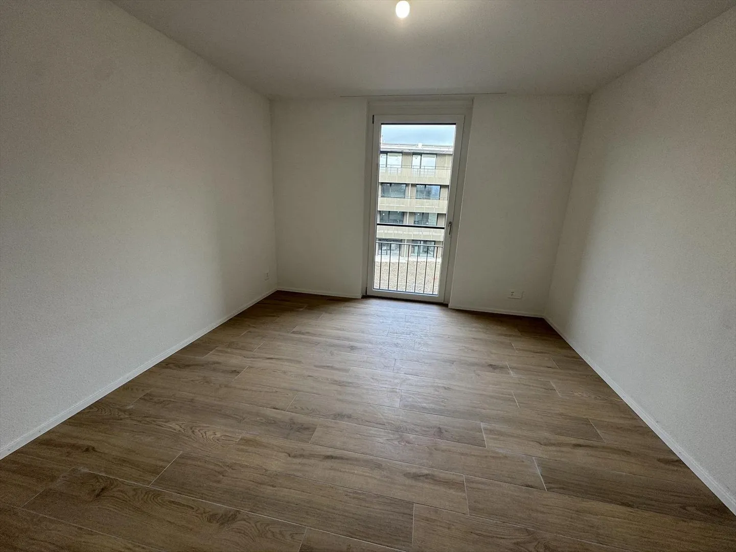 05669 - Appart. 4œ PCES - IMP. CHAMP-RIOND 20 - MATRAN - Foto 4 di 11