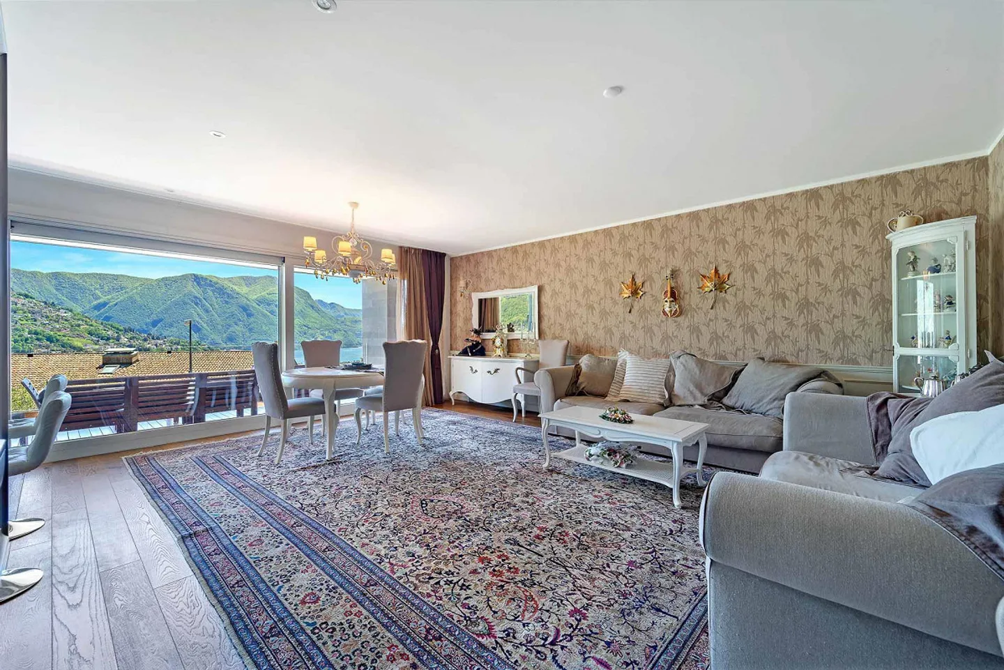Attico elegante e prestigioso con vista lago - Foto 1 di 11