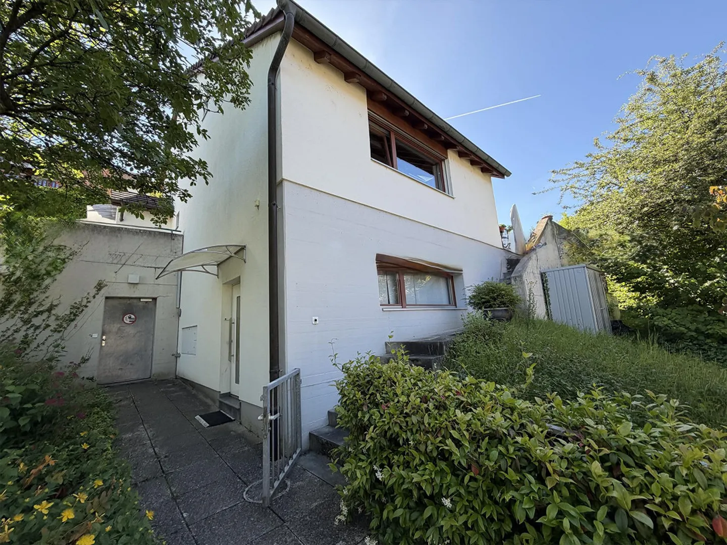 Muttenz: Attraente casa unifamiliare di 5,5 stanze con concetto abitativo generoso e giardino - Foto 2 di 14