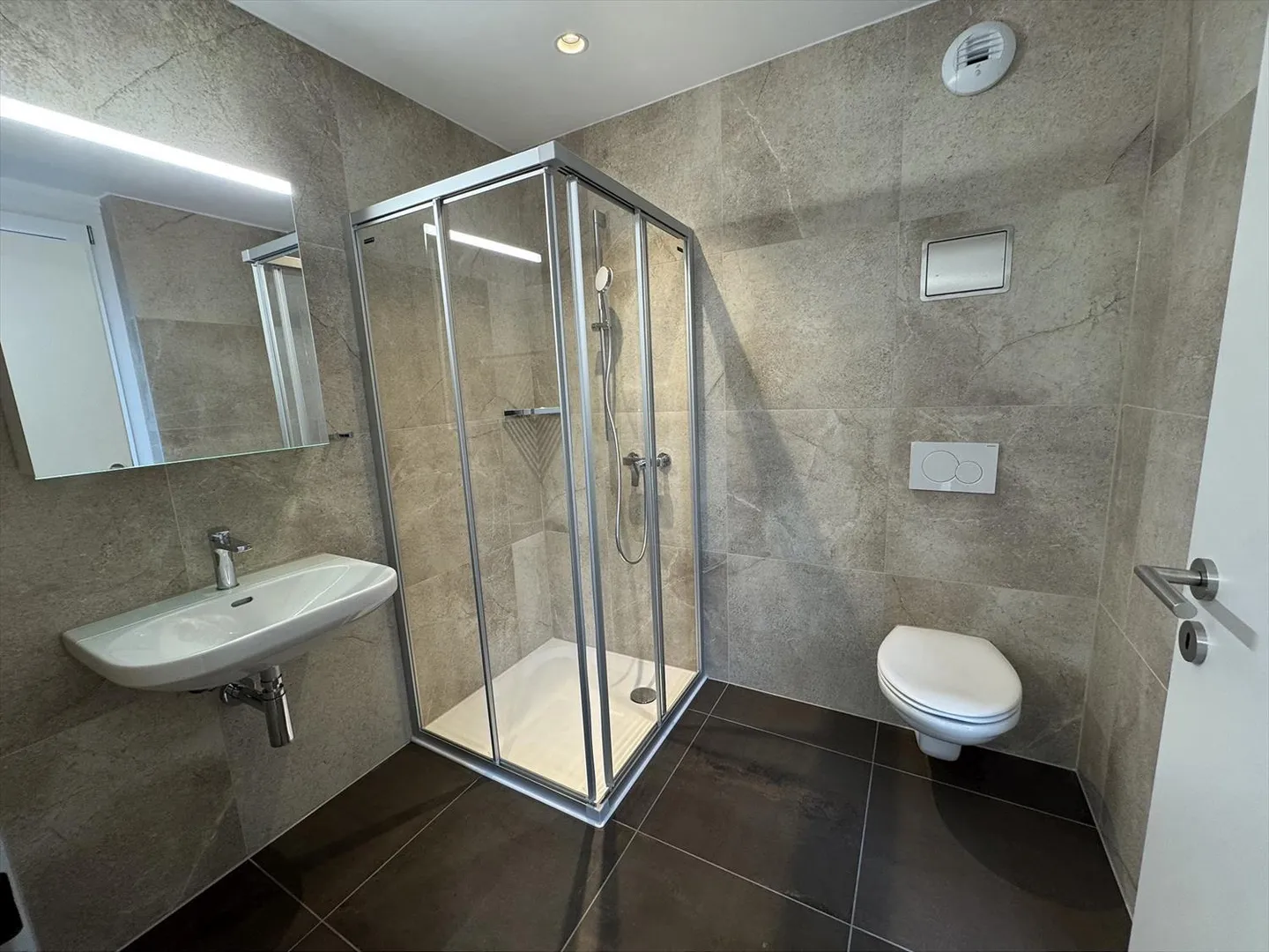 05669 - Appart. 4œ PCES - IMP. CHAMP-RIOND 20 - MATRAN - Foto 9 di 11