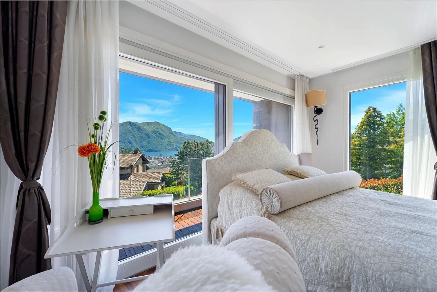 Attico elegante e prestigioso con vista lago - Foto 3 di 11