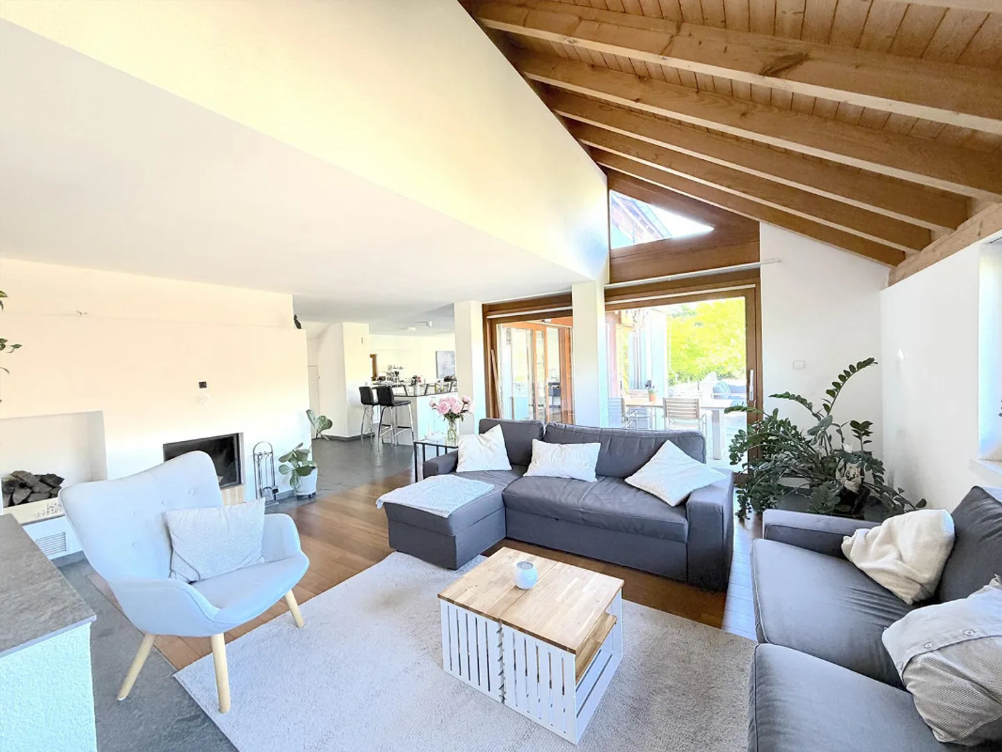 Muttenz: Attraente casa unifamiliare di 5,5 stanze con concetto abitativo generoso e giardino - Foto 6 di 14