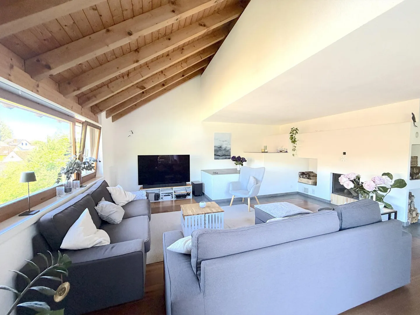 Muttenz: Attraente casa unifamiliare di 5,5 stanze con concetto abitativo generoso e giardino - Foto 7 di 14