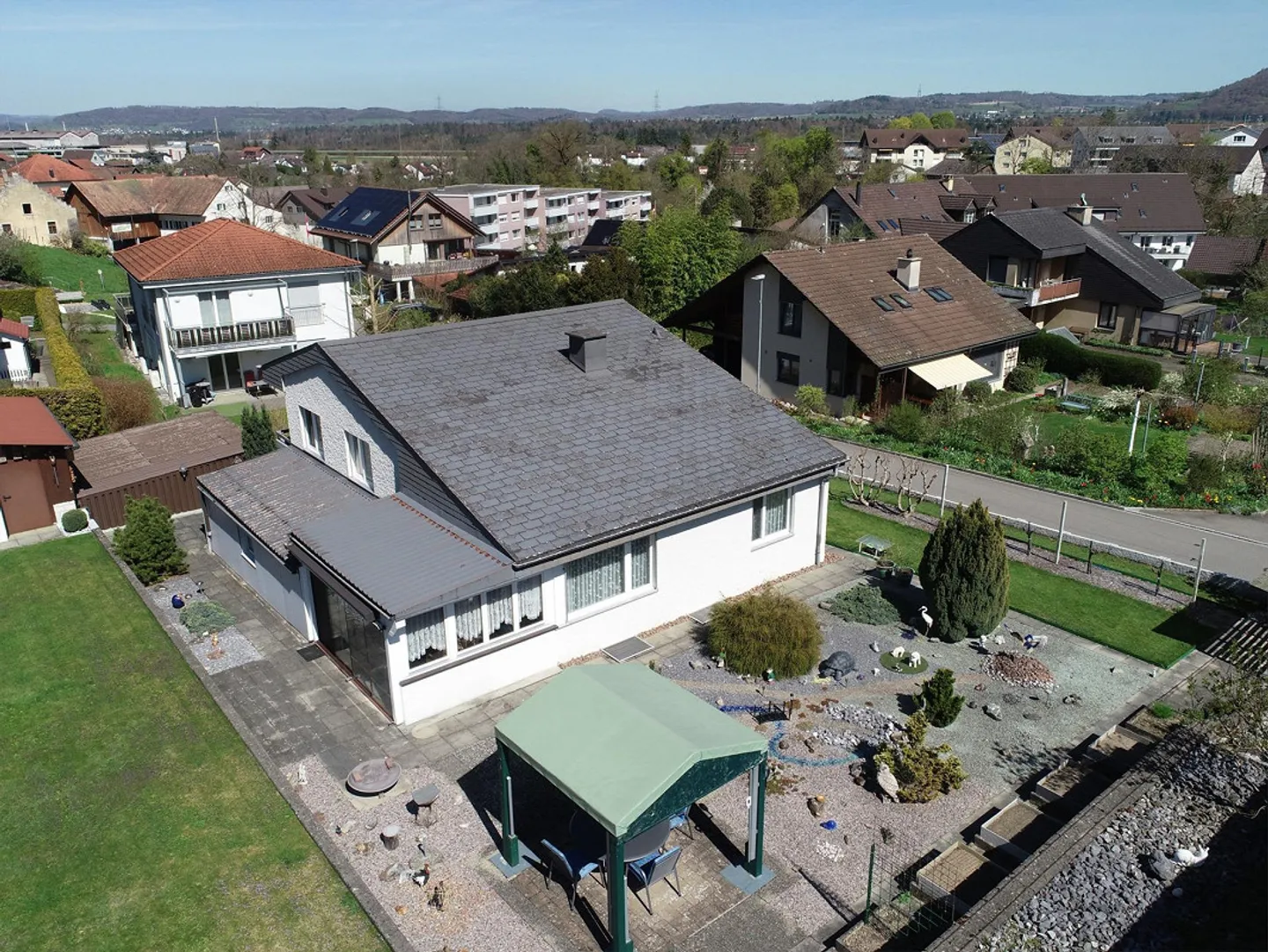 Well-maintained 5.5-room single-family house quietly located at the vineyard - Photo 10 of 11