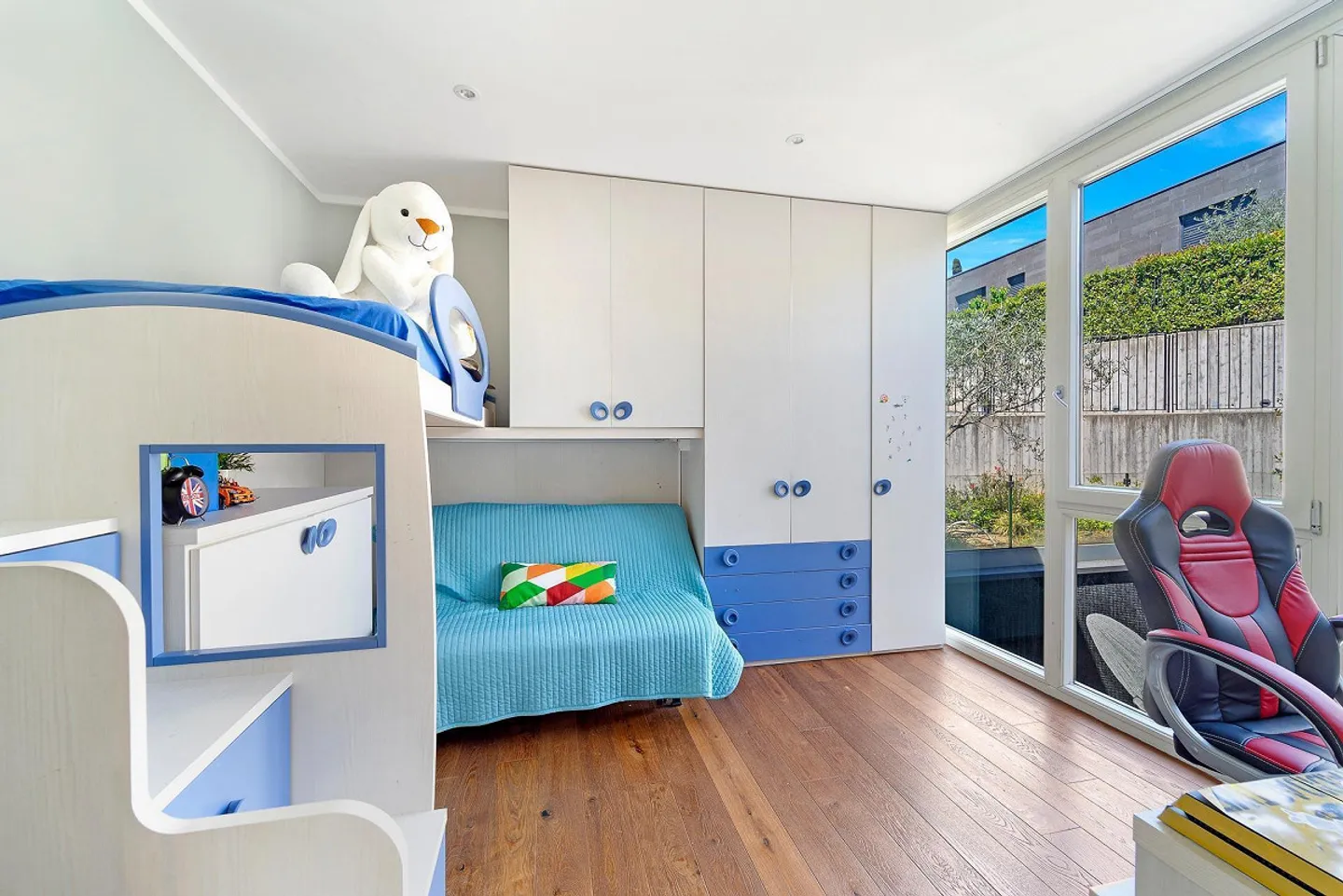 Attico elegante e prestigioso con vista lago - Foto 4 di 11