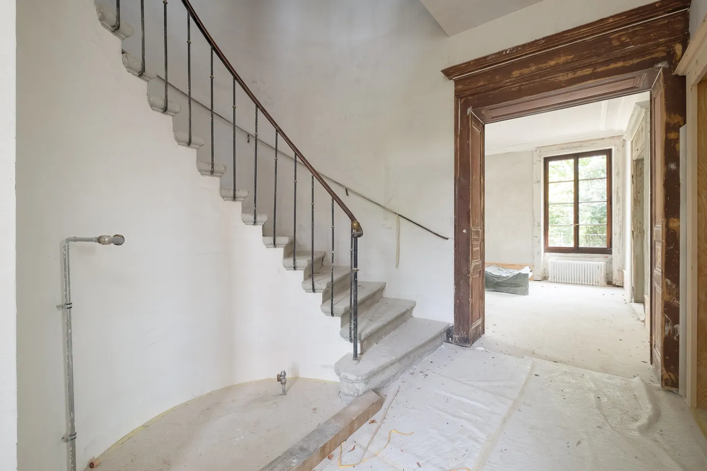 11-Room House - Photo 2 of 13
