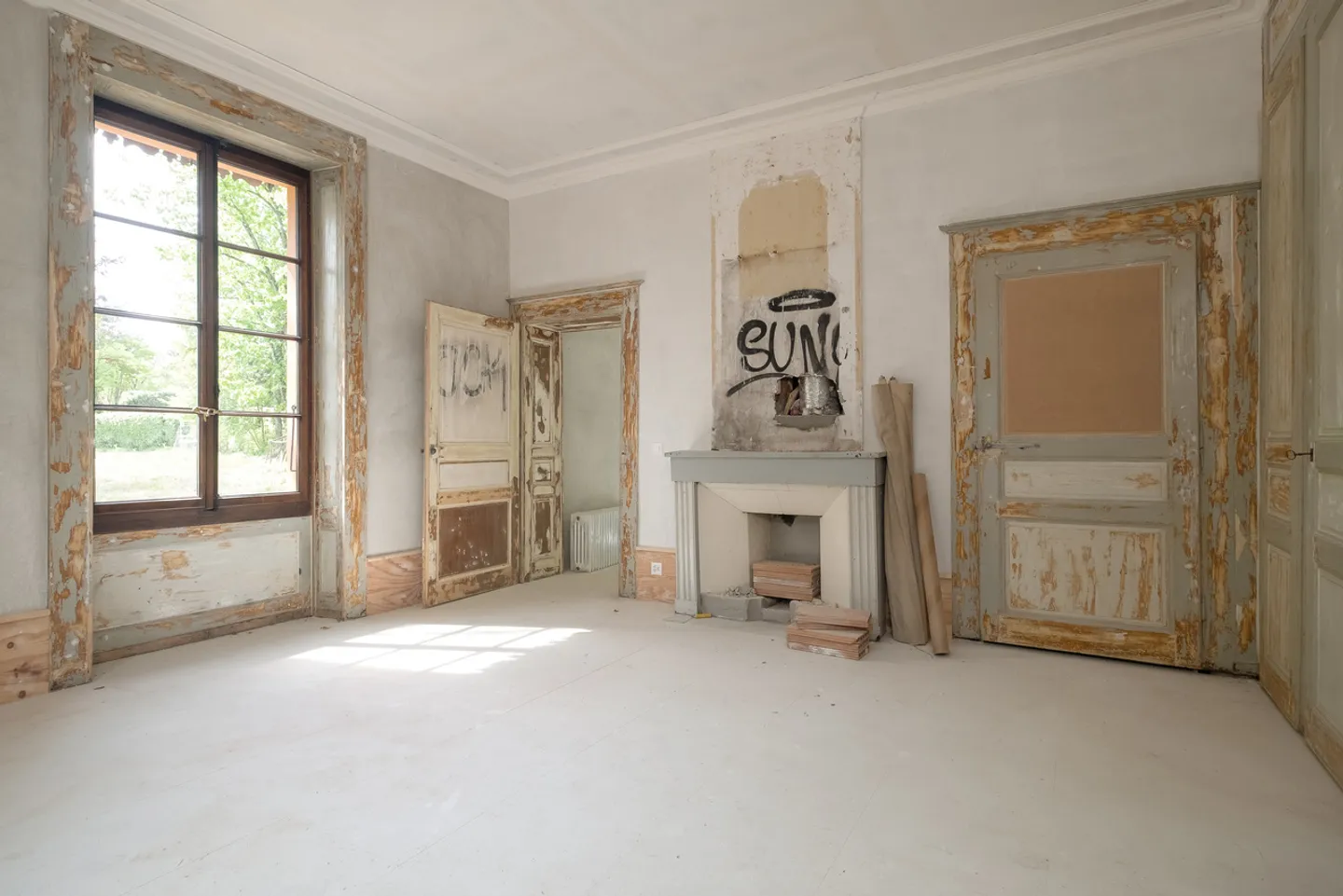 11-Room House - Photo 4 of 13
