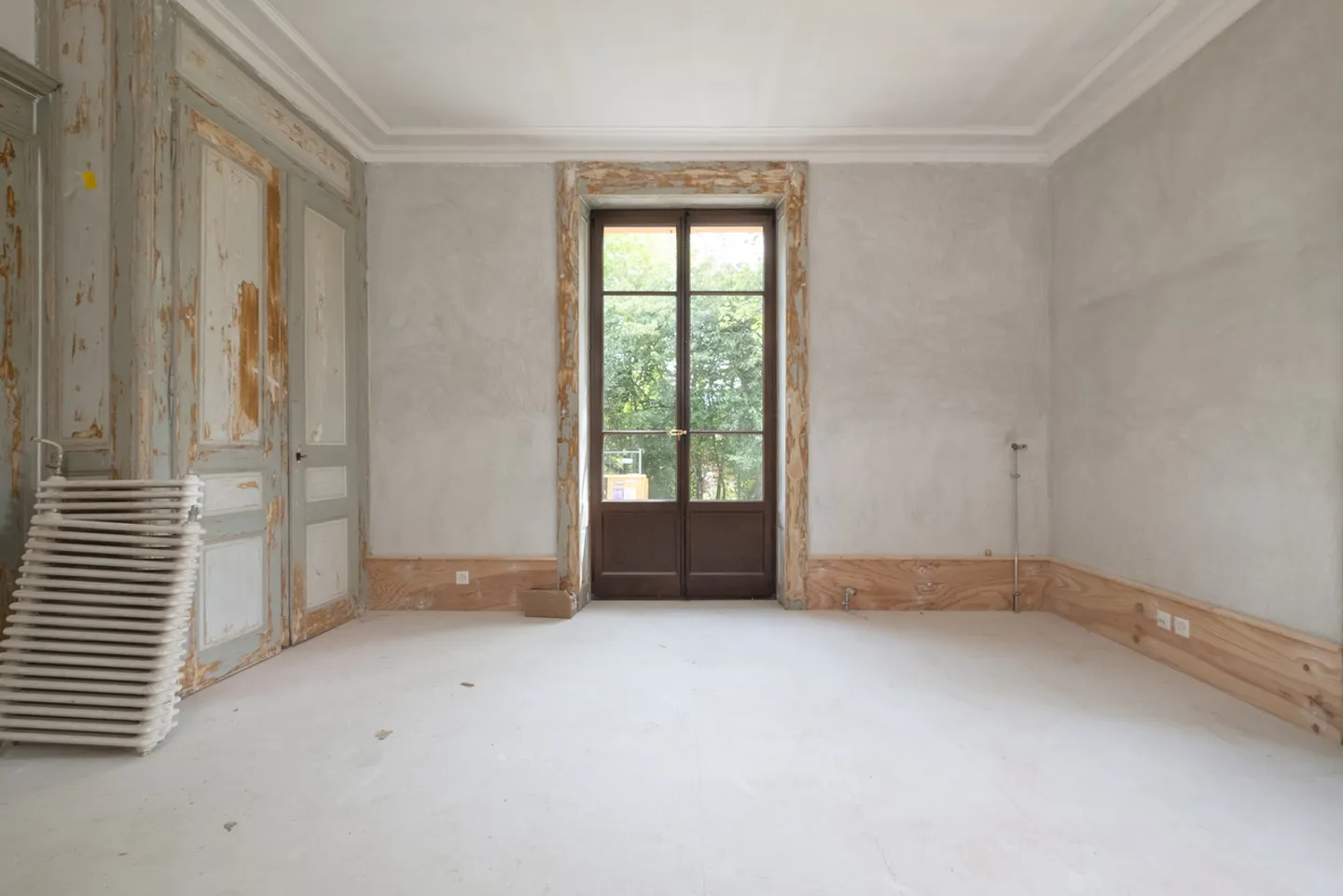 11-Room House - Photo 8 of 13