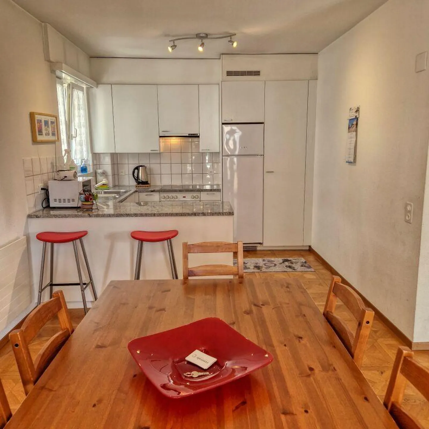 Charming Apartment by the Lake - Photo 2 of 8