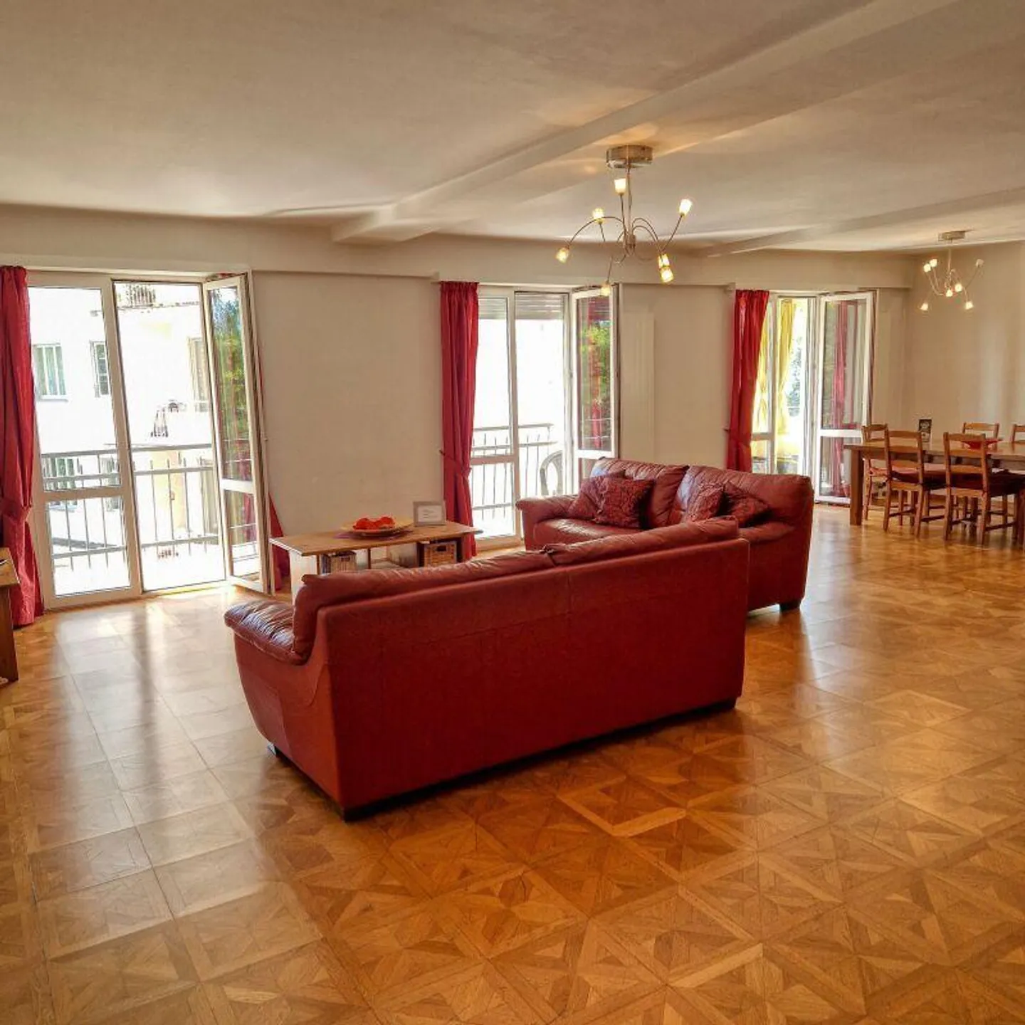 Charming Apartment by the Lake - Photo 4 of 8