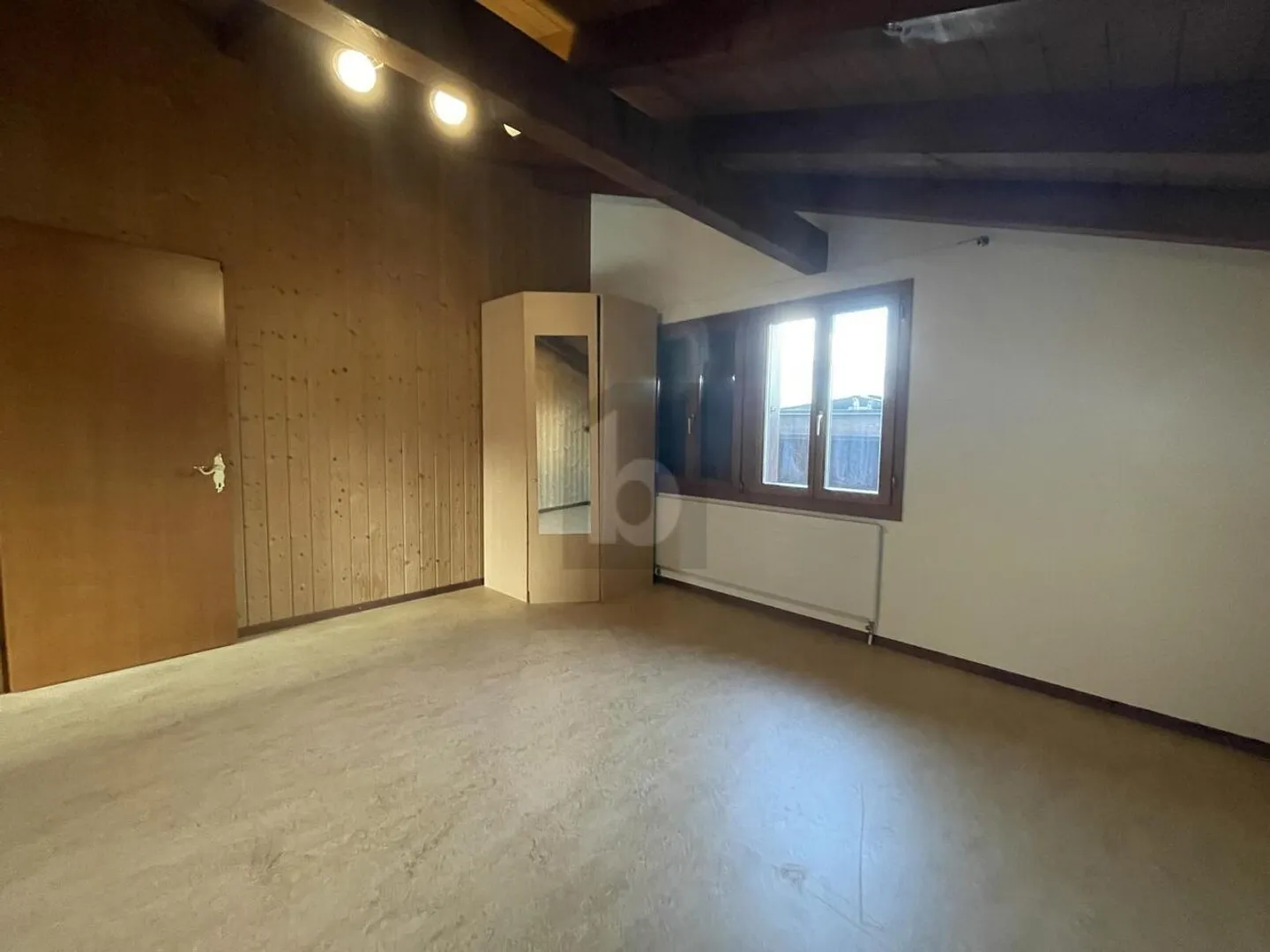 SPACIOUS AND FAMILY-FRIENDLY LOCATION - Photo 4 of 6