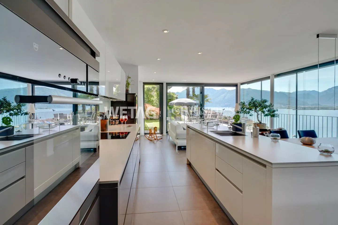 Villa moderne avec terrasses et vue spectaculaire sur le lac à Vira Gambarogno à vendre - Photo 4 sur 13