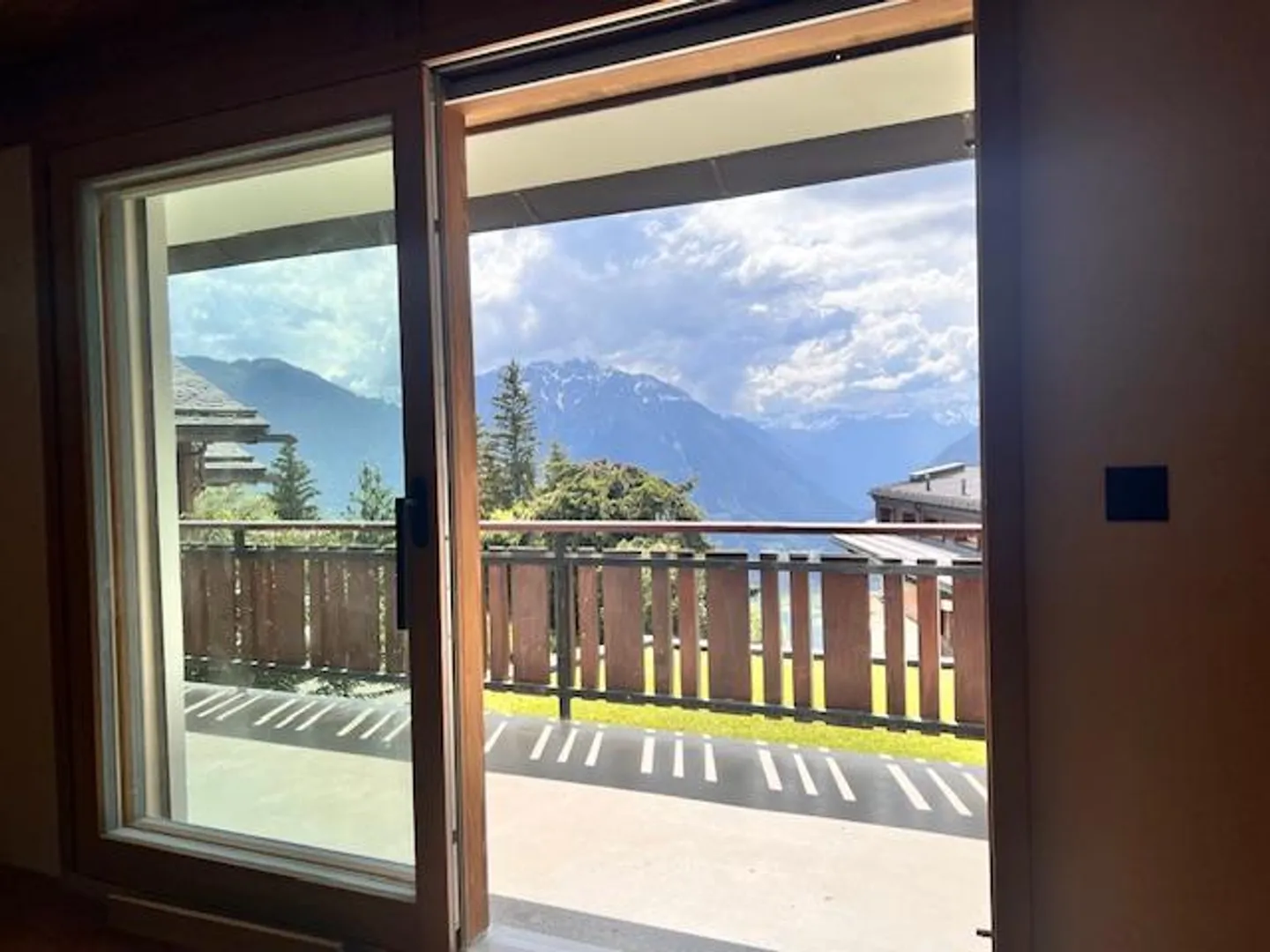 Nuovamente ristrutturato 3.5 stanze - Foto 9 di 10