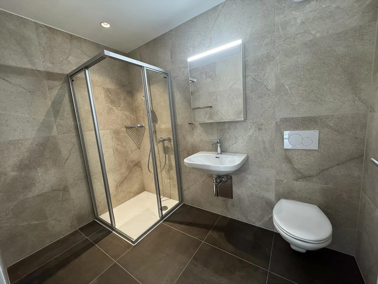 05599 - Appart. 4œ PCES - IMP. CHAMP-RIOND 16 - MATRAN - Foto 10 von 11