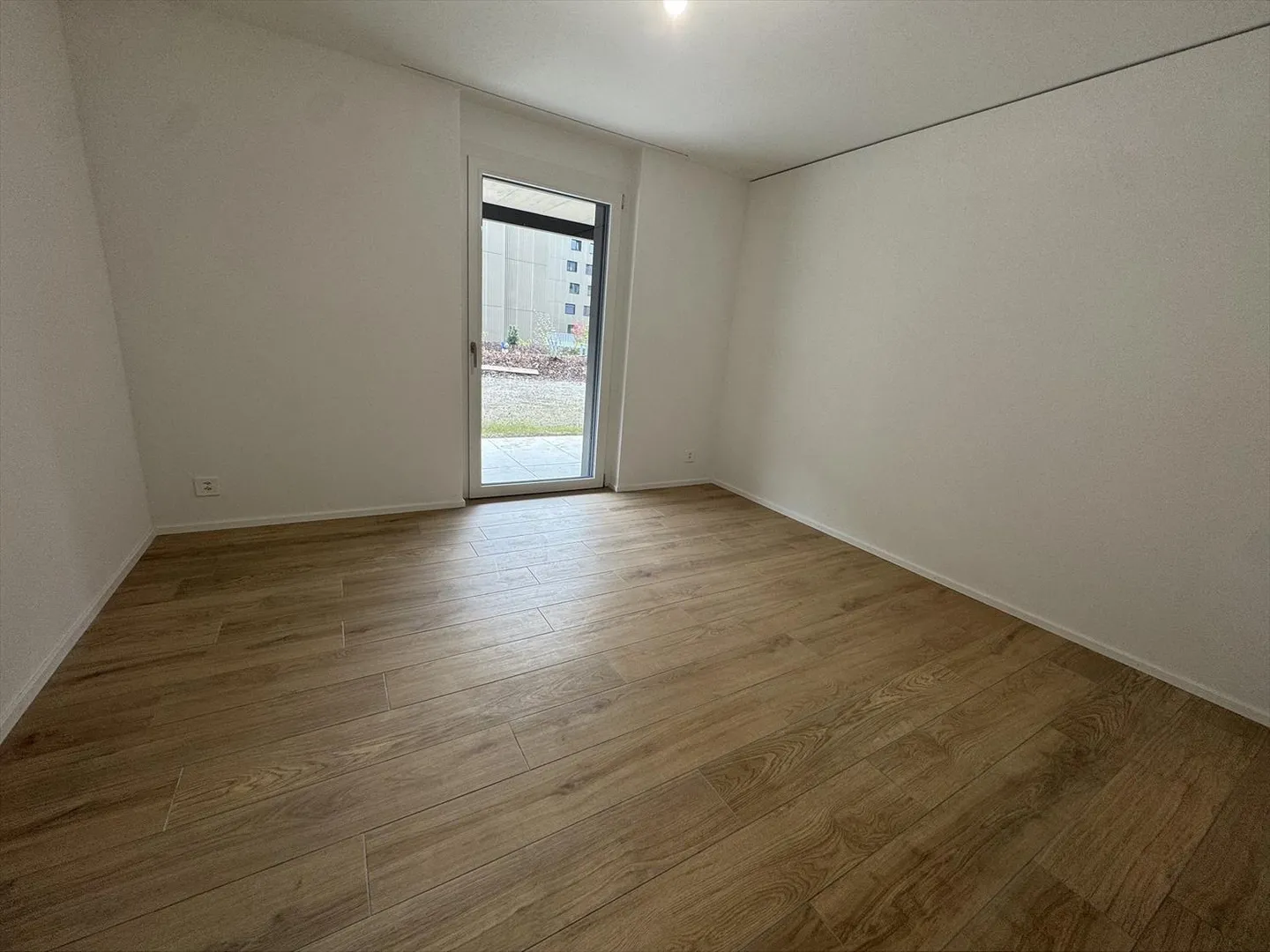 05599 - Appart. 4œ PCES - IMP. CHAMP-RIOND 16 - MATRAN - Foto 4 von 11