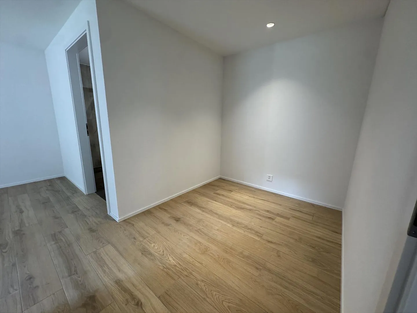 05599 - Appart. 4œ PCES - IMP. CHAMP-RIOND 16 - MATRAN - Foto 5 von 11