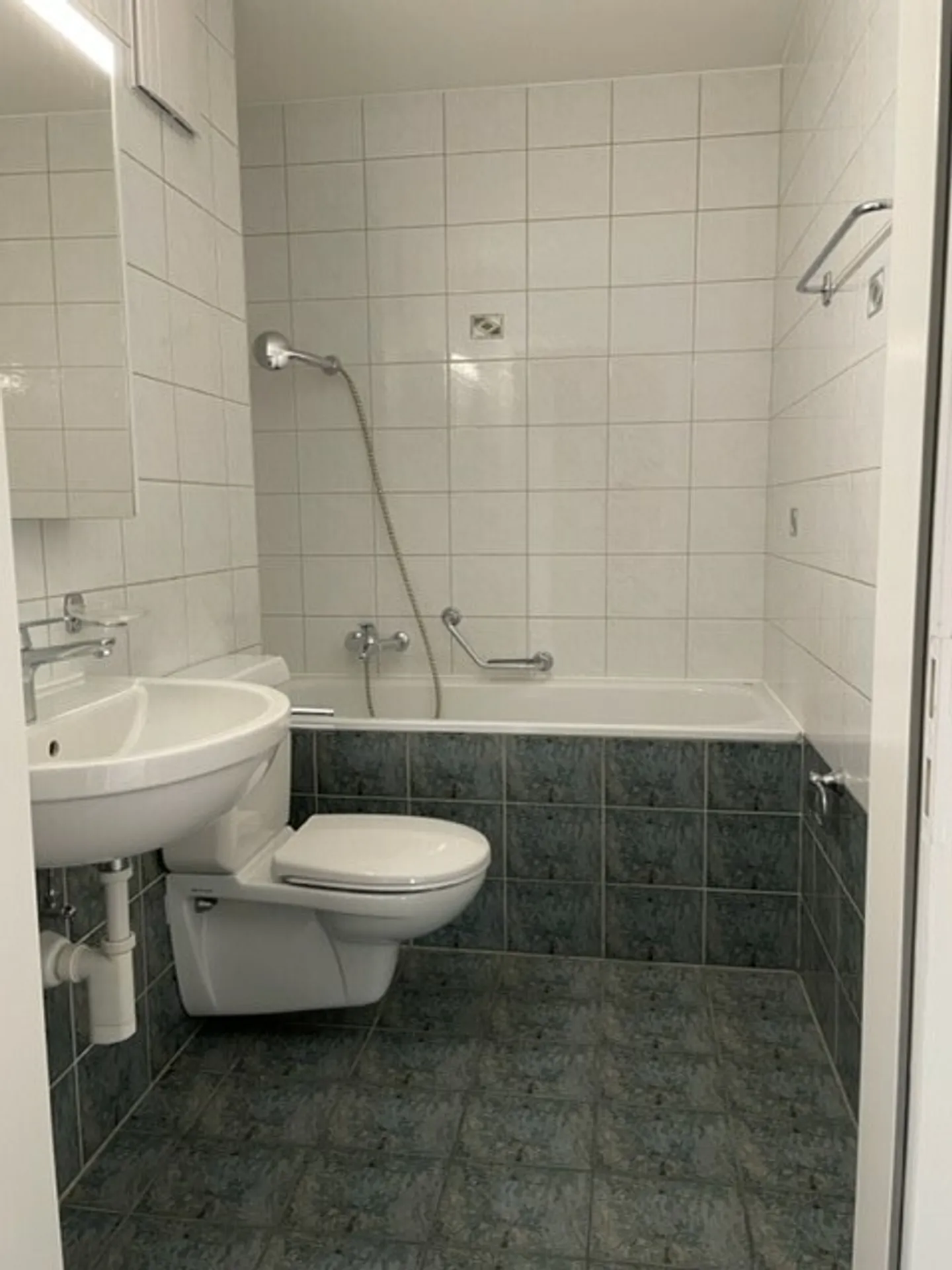 Magnificent 5.5 rooms in the heart of the village of Corminboeuf - Photo 6 of 8