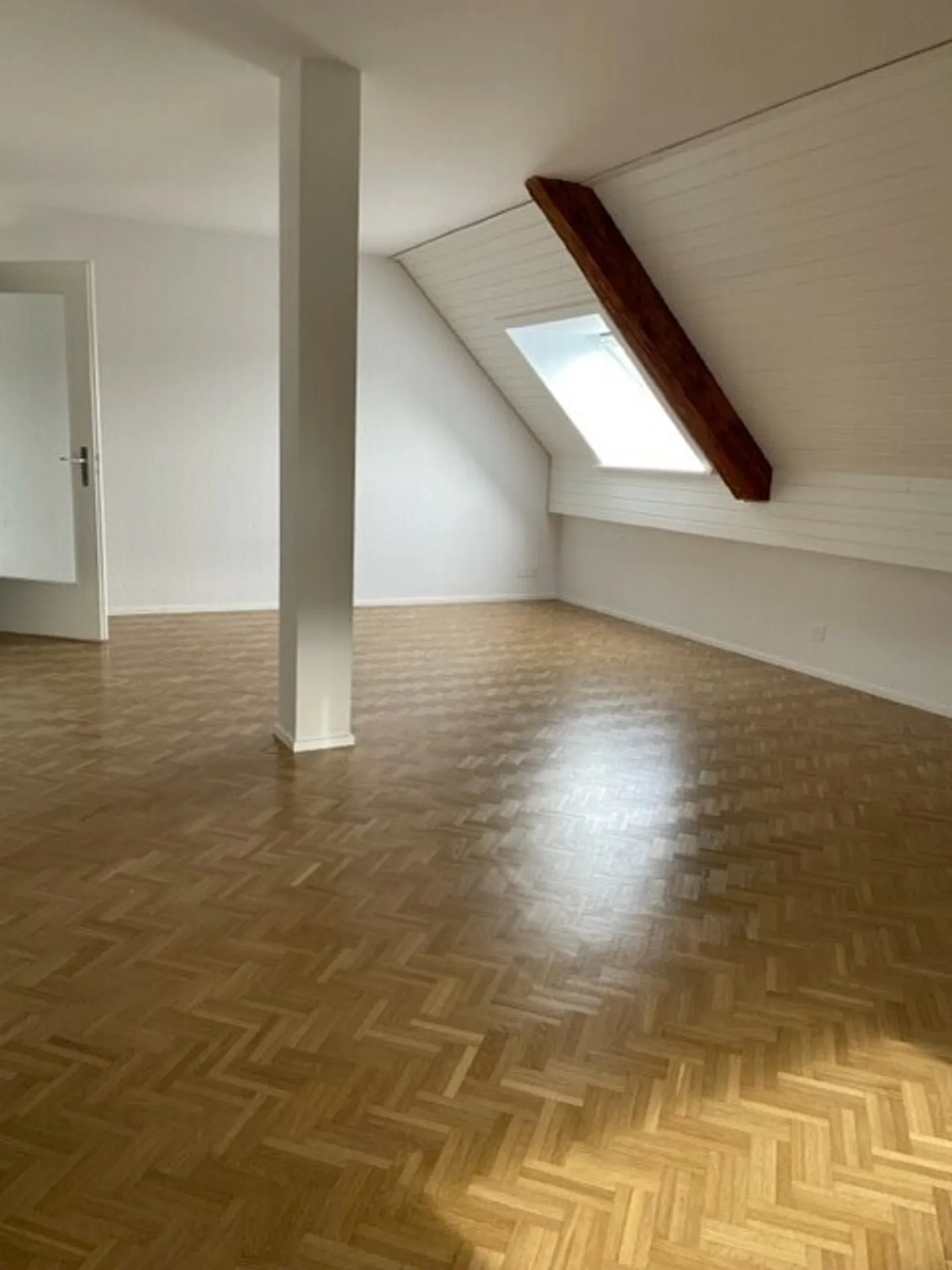 Magnificent 5.5 rooms in the heart of the village of Corminboeuf - Photo 3 of 8