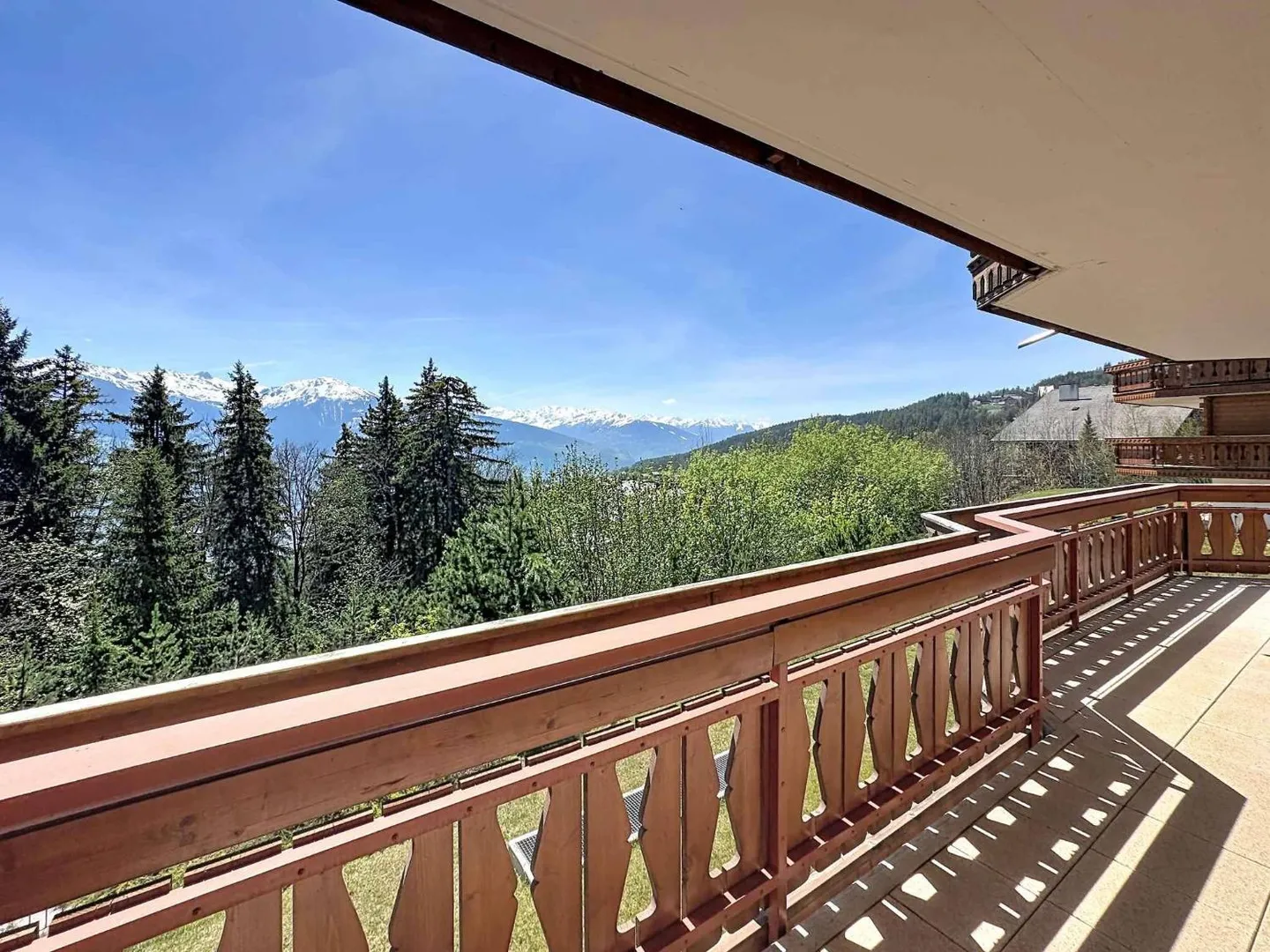 Magnifico appartamento di 4,5 stanze con giardino e bella vista - Foto 2 di 11