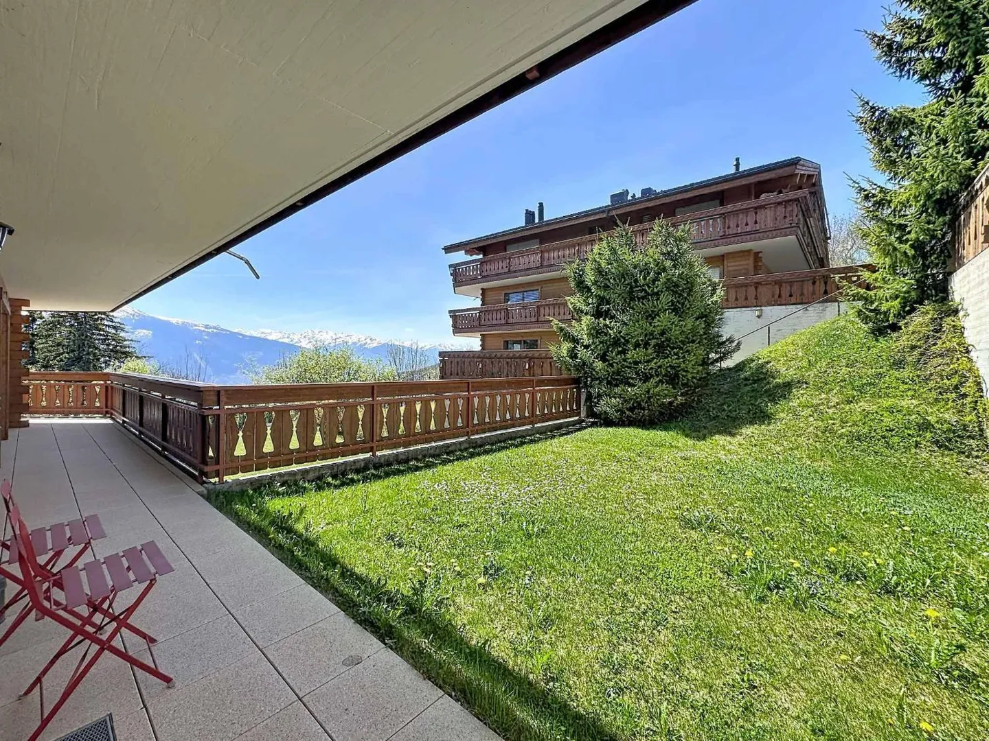 Magnifico appartamento di 4,5 stanze con giardino e bella vista - Foto 3 di 11