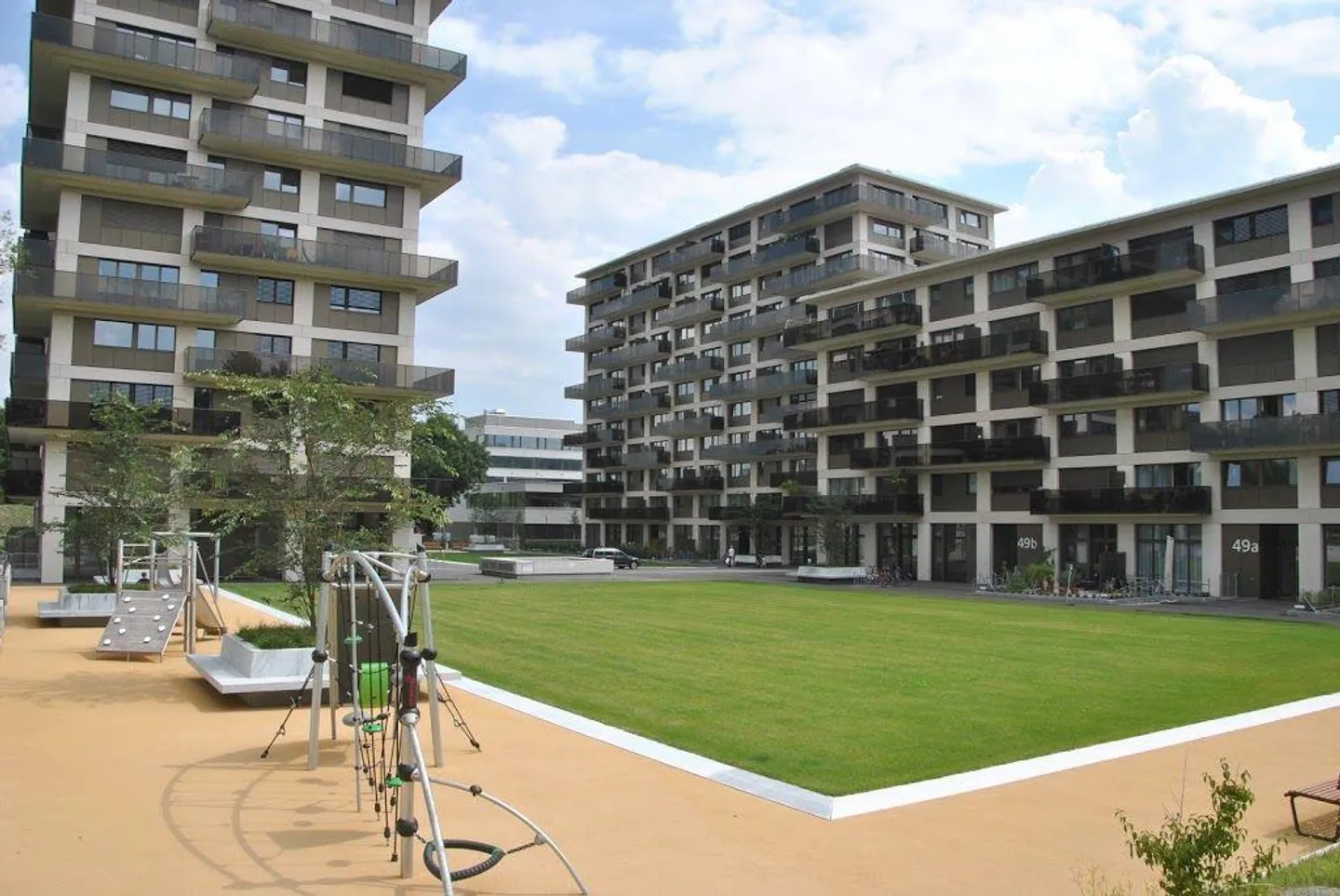 Stylish 5.5-room apartment with loggia & premium finish - Photo 1 of 16