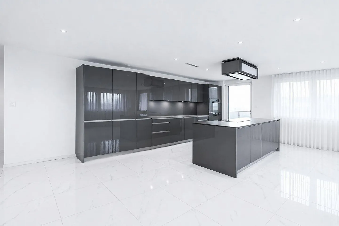 Stylish 5.5-room apartment with loggia & premium finish - Photo 3 of 16