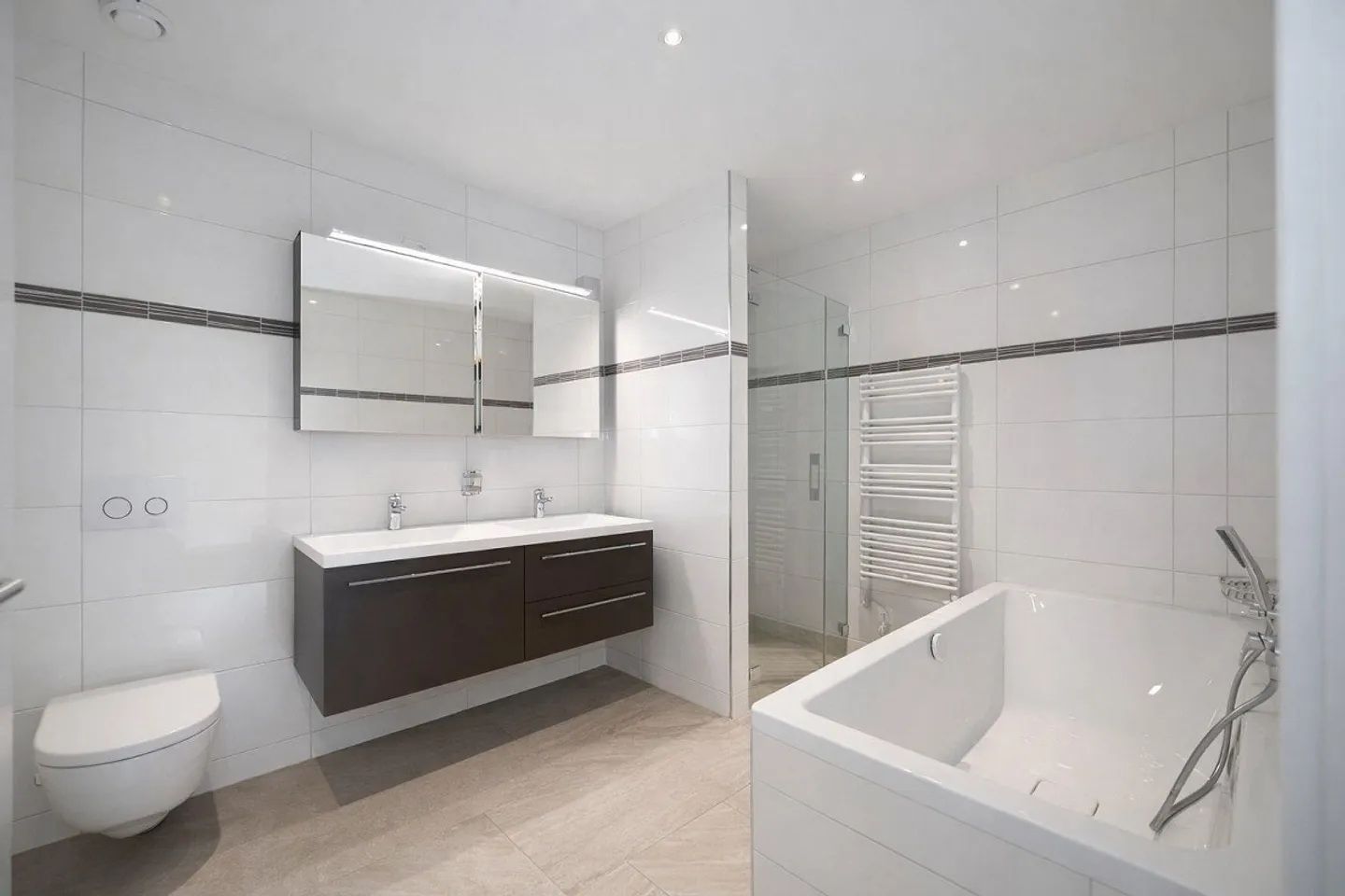 Stylish 5.5-room apartment with loggia & premium finish - Photo 6 of 16