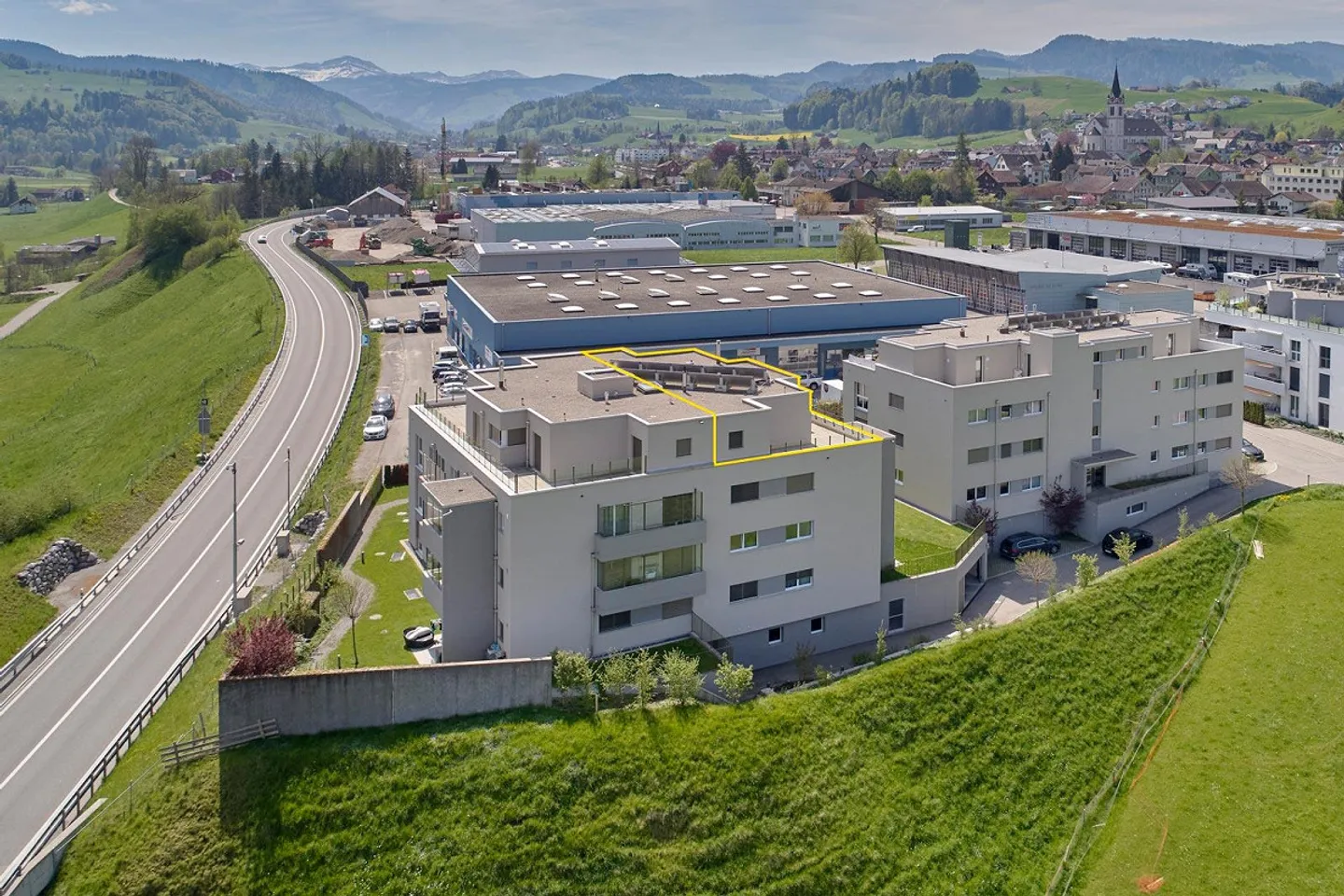 Moderne Attikawohnung mit Terrasse - Foto 1 von 9