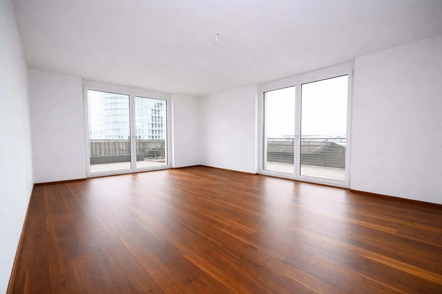 Stylish 5.5-room apartment with loggia & premium finish - Photo 13 of 16