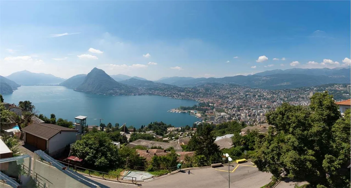 2551 Magnifica Villa Cittadina 5.5 Stanze con Vista Lago - Foto 1 di 12
